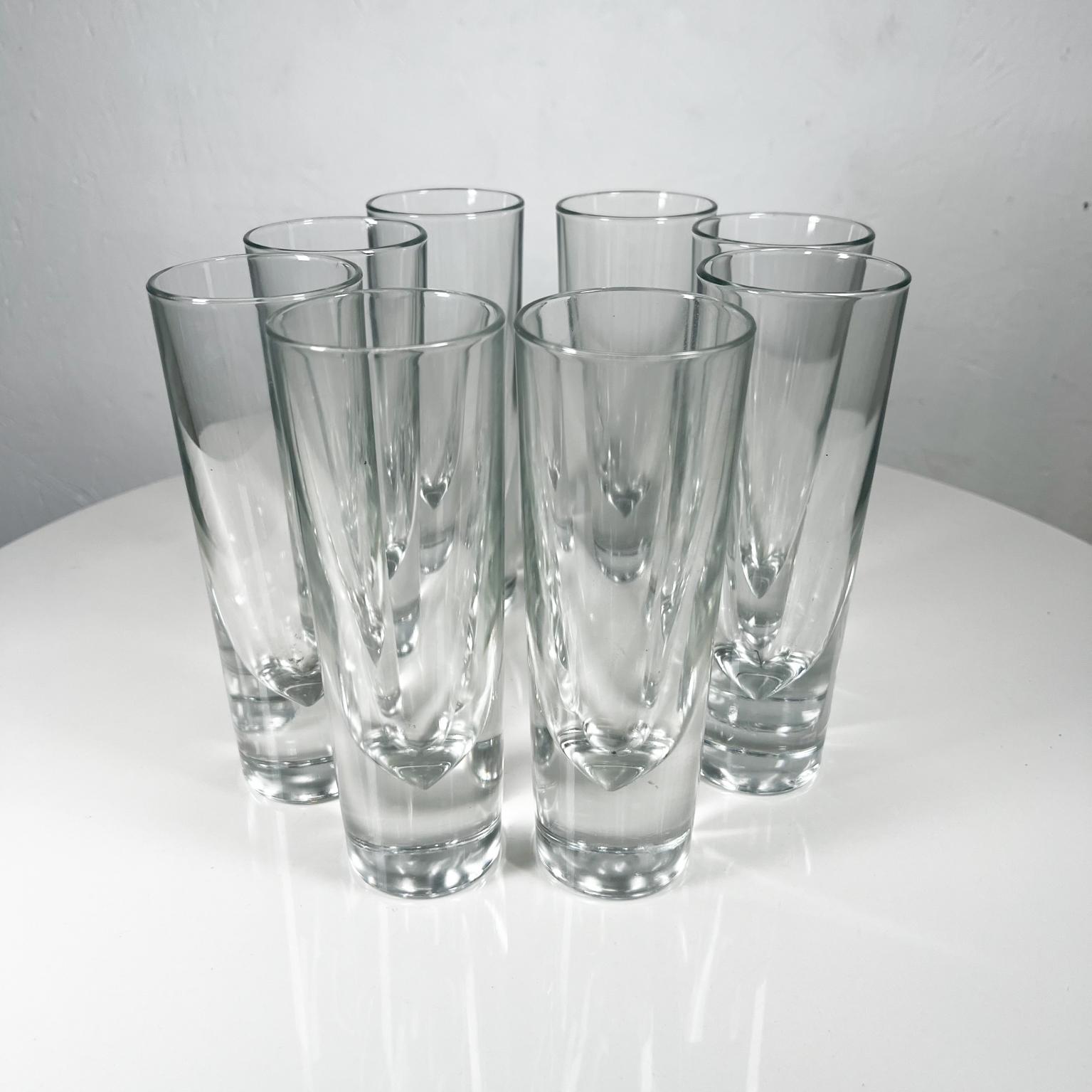 Presents

1980s Carlo Moretti Italian weighted cocktail glasses set of 8
Modern heavy blown glass Drinkware Gump style Italian bullet barware cocktail glasses
Stamped Italy
Measures: 6.88 tall x 2.38 diameter
Original vintage condition, refer
