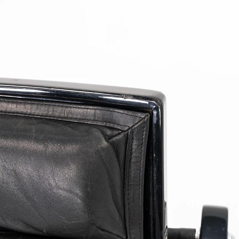 Début du 20ème siècle 1980 Eileen Gray for Ecart Transat Lounge Chair with Black Leather and Lacquer (Chaise longue Transat en cuir noir et laque) en vente