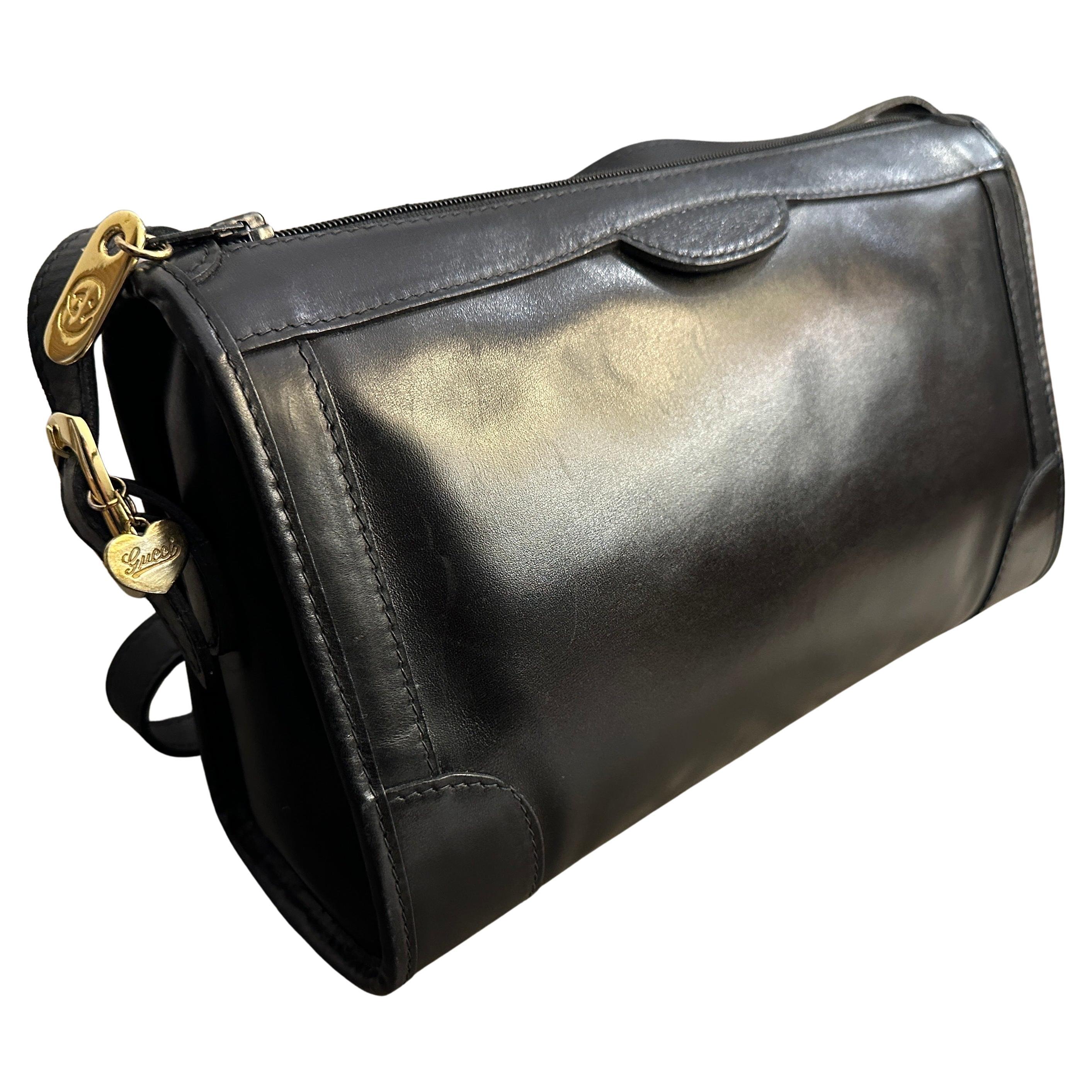 1980s Elegant Black Leather and Brass Shoulder Bag by Gucci For Sale