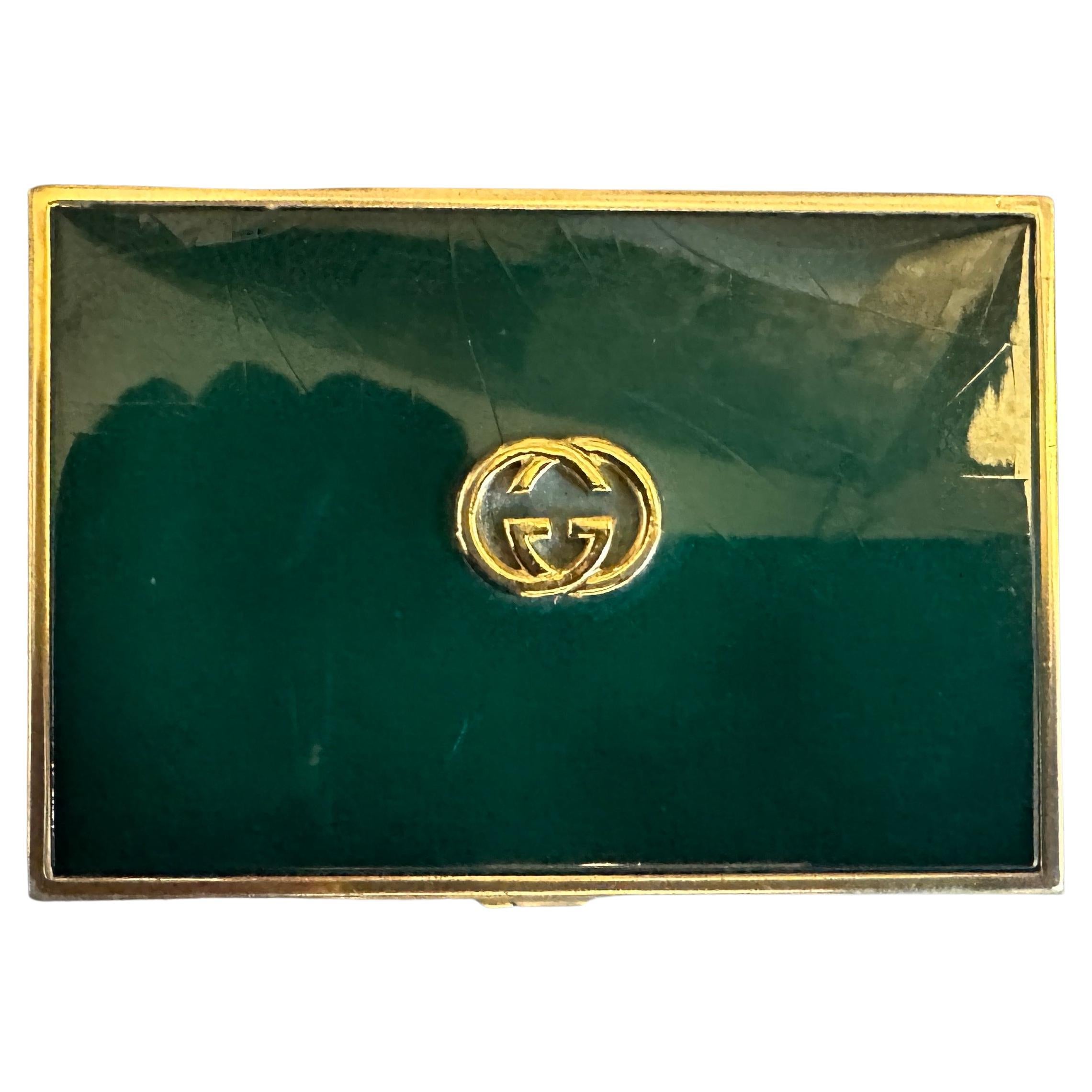 Moderne 1980 Élégante boîte à cigarettes en laiton et émail vert par Gucci Florence en vente