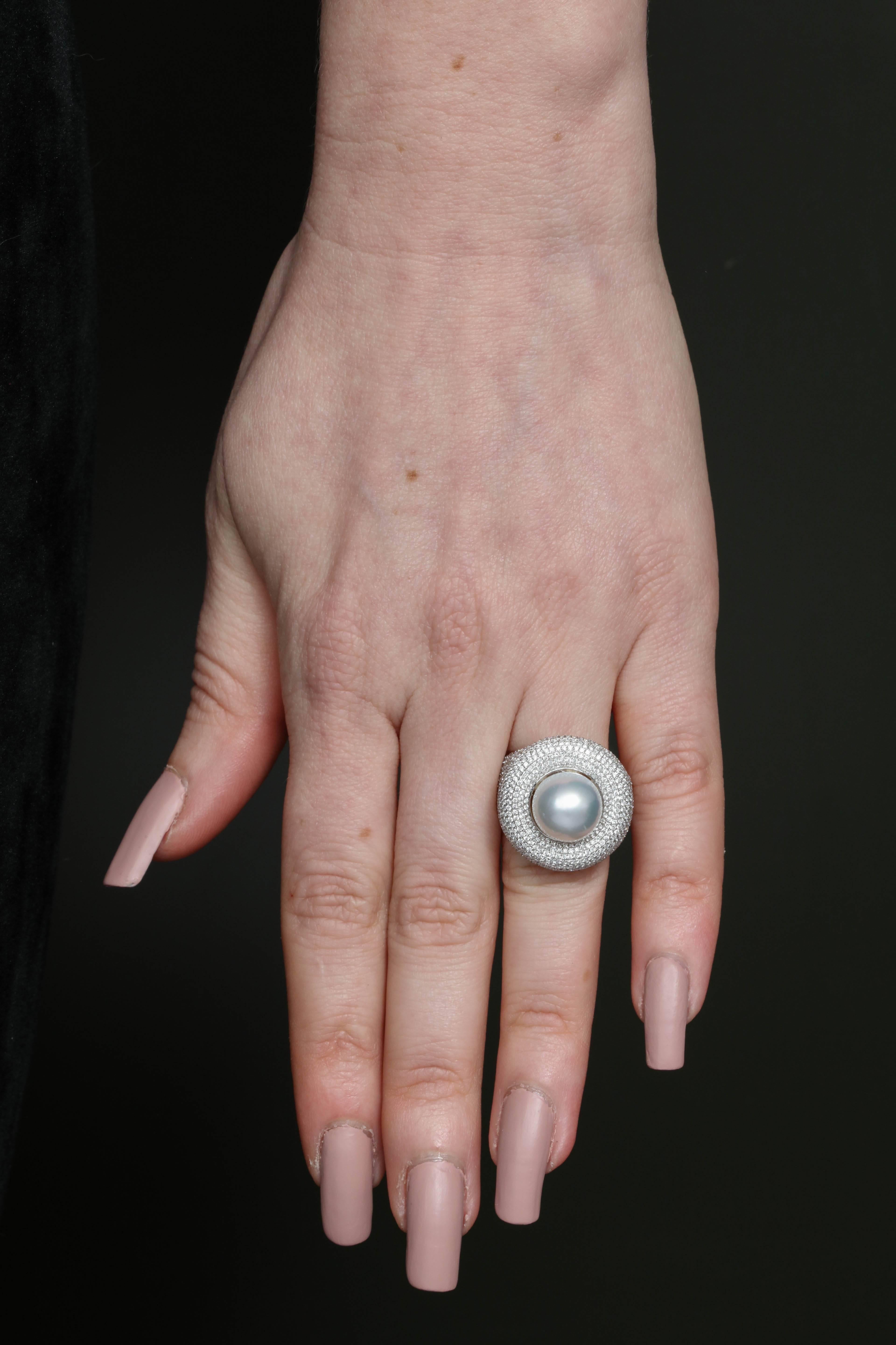 1980s Elegant Cultured Pearl with Diamonds White and Yellow Gold Cocktail Ring 5