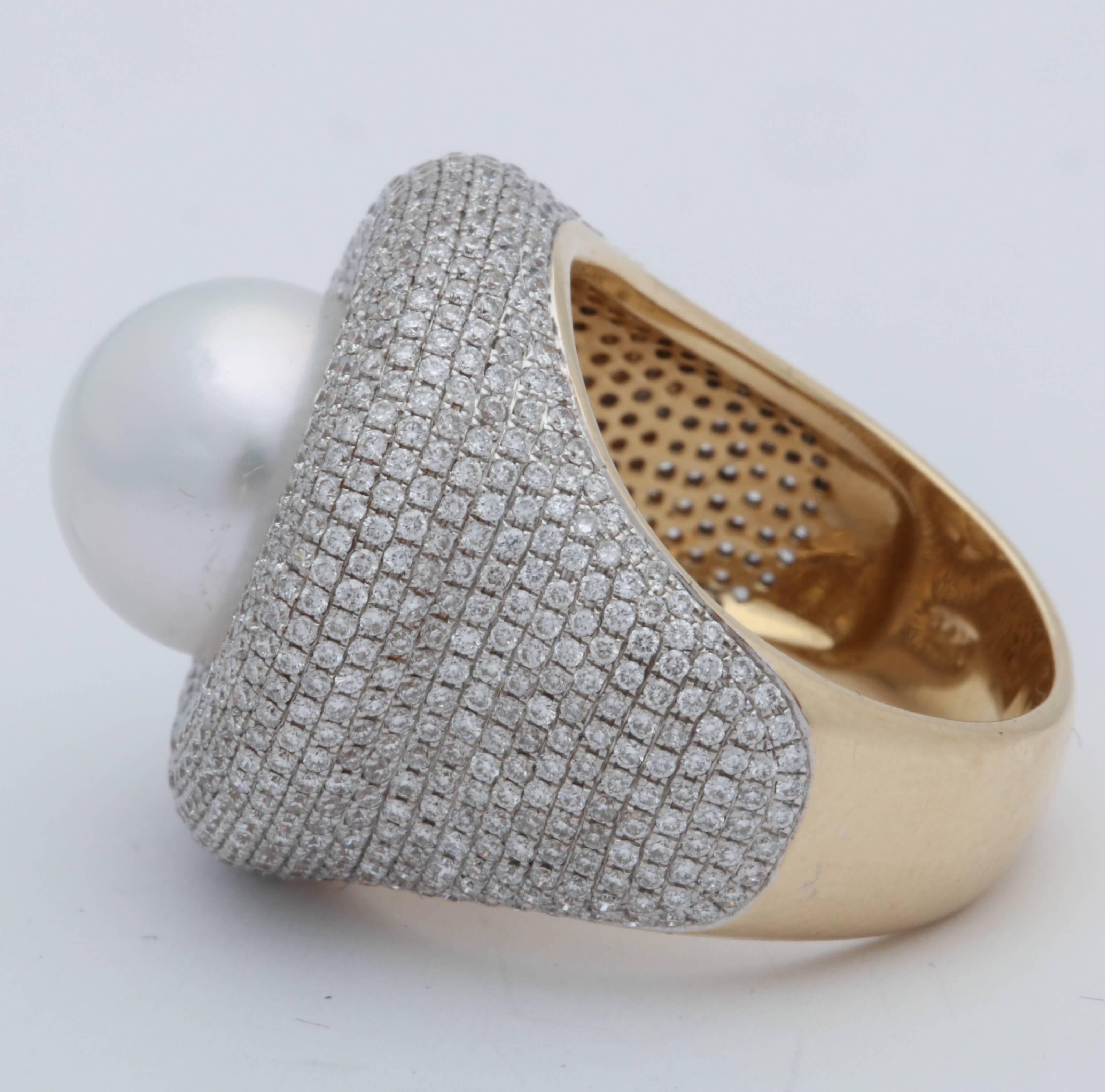 Women's 1980s Elegant Cultured Pearl with Diamonds White and Yellow Gold Cocktail Ring
