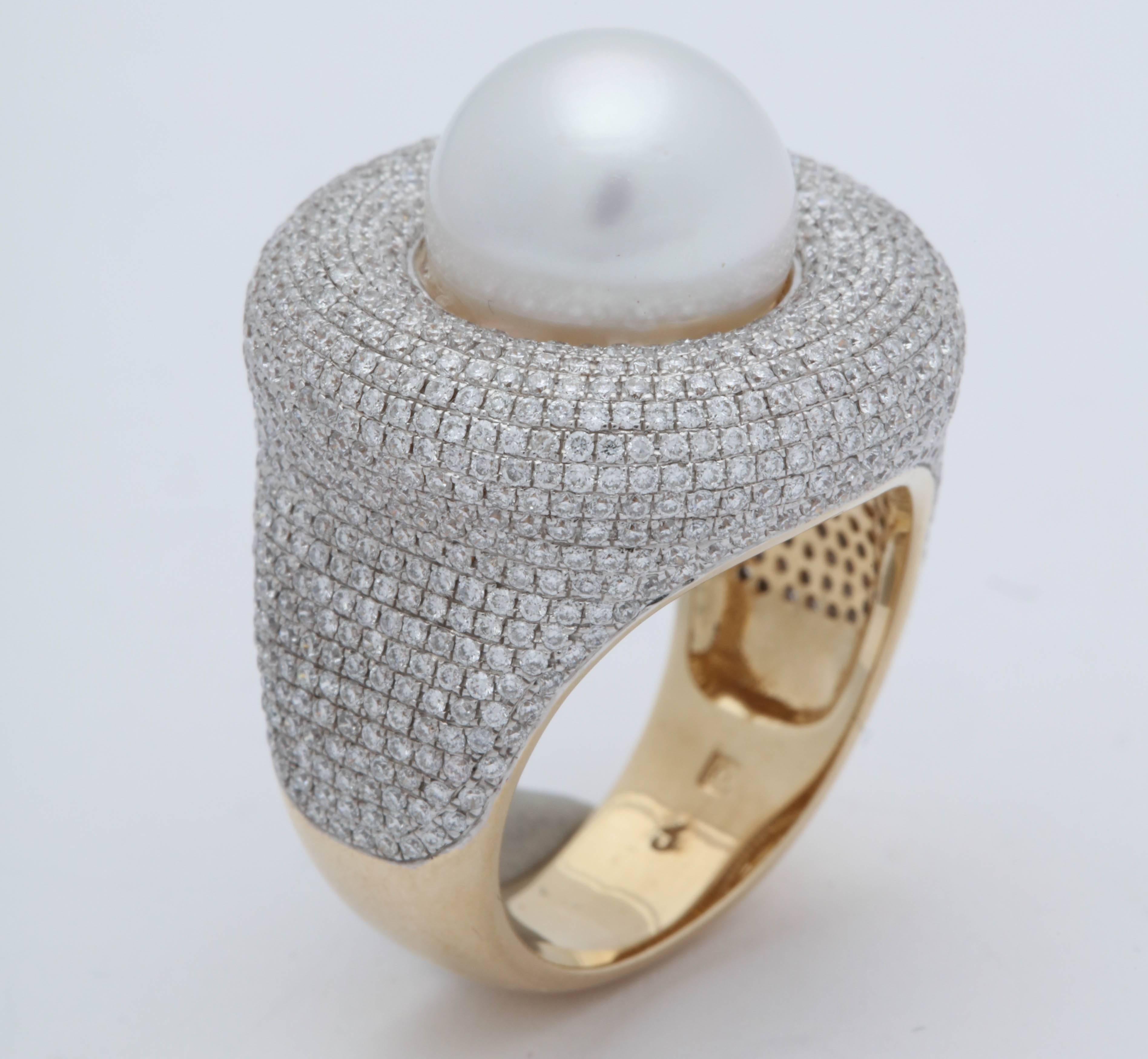 1980s Elegant Cultured Pearl with Diamonds White and Yellow Gold Cocktail Ring 4