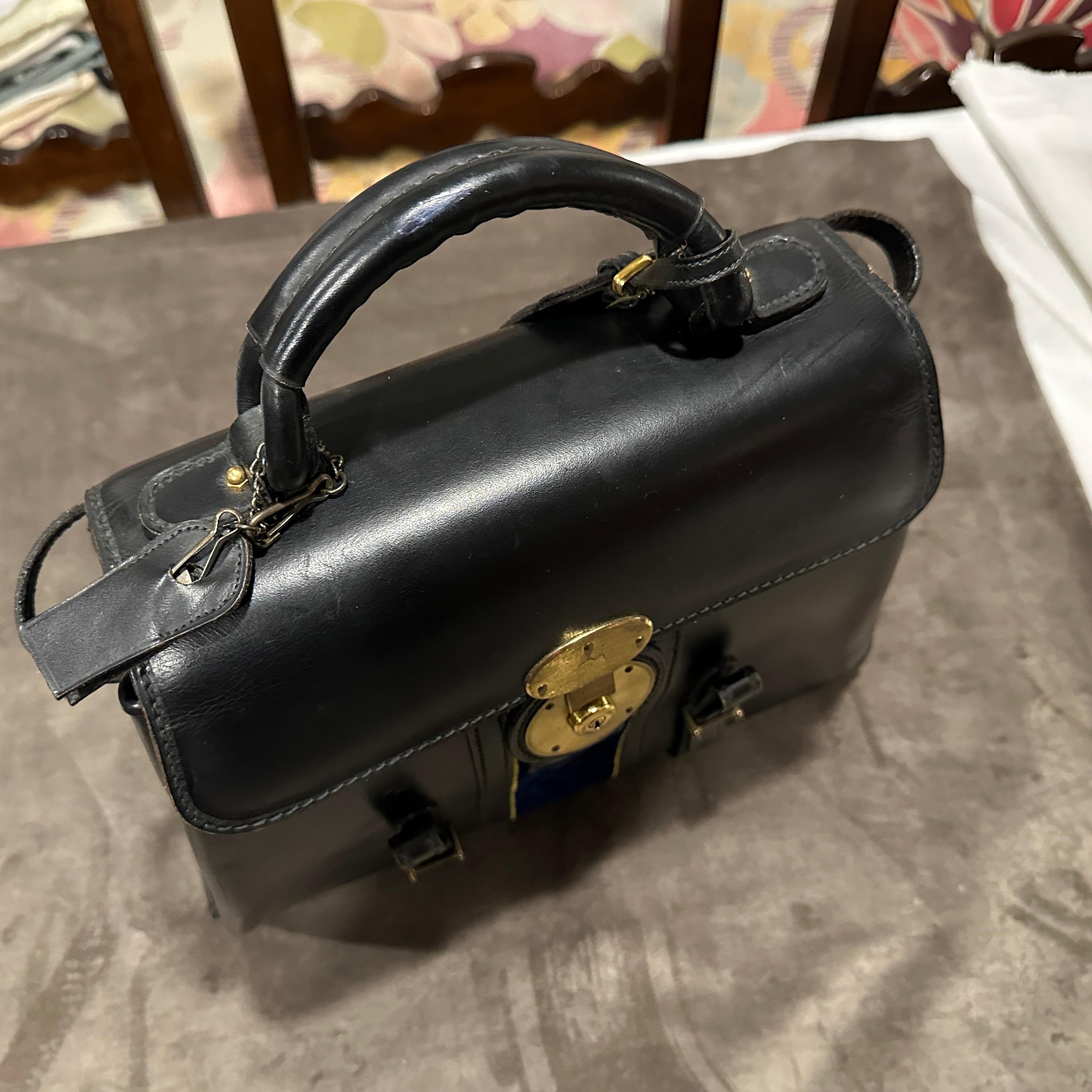 Eleganza anni '80 nella borsa a mano in pelle e velluto blu di Roberta Di Camerino in vendita 5