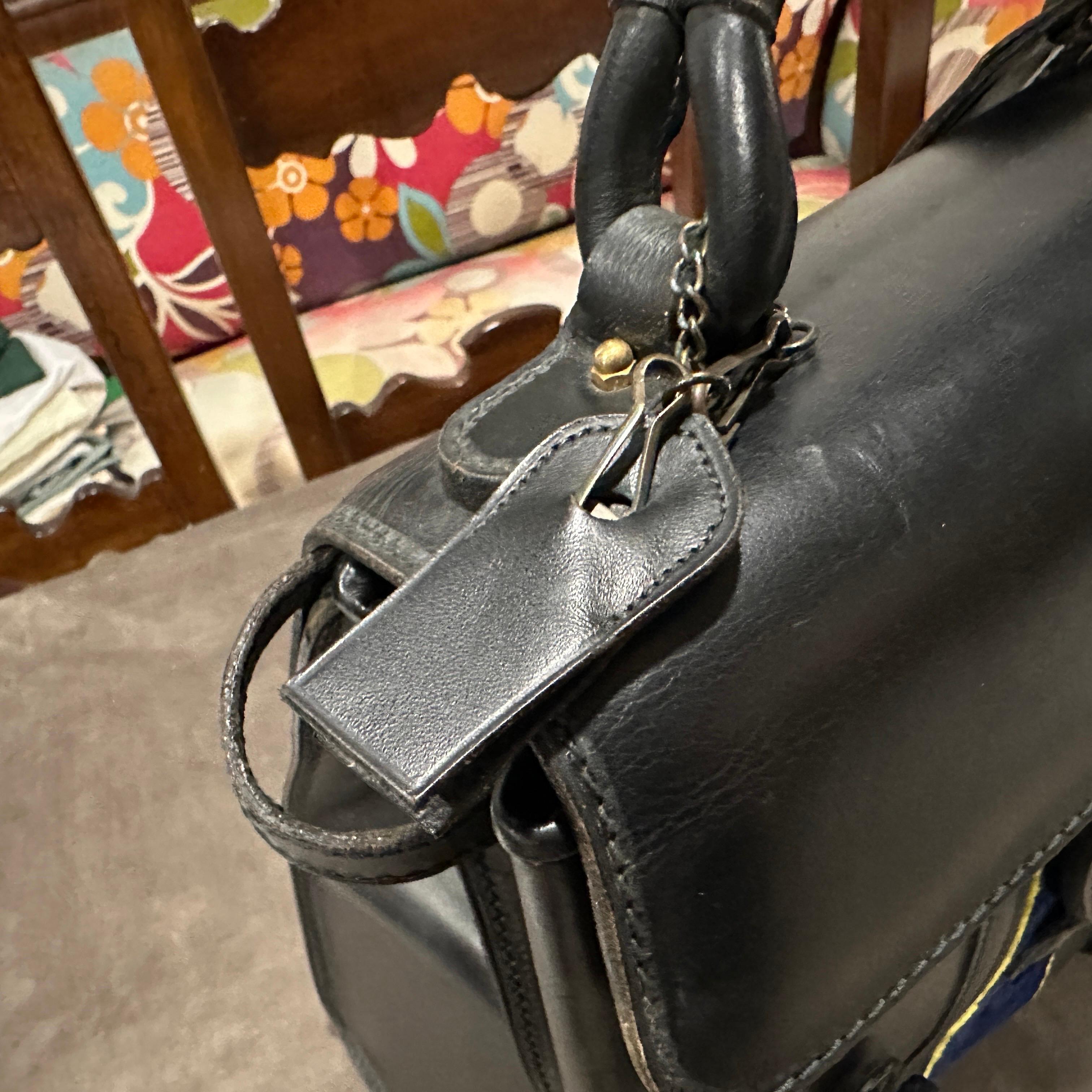 Eleganza anni '80 nella borsa a mano in pelle e velluto blu di Roberta Di Camerino in vendita 7