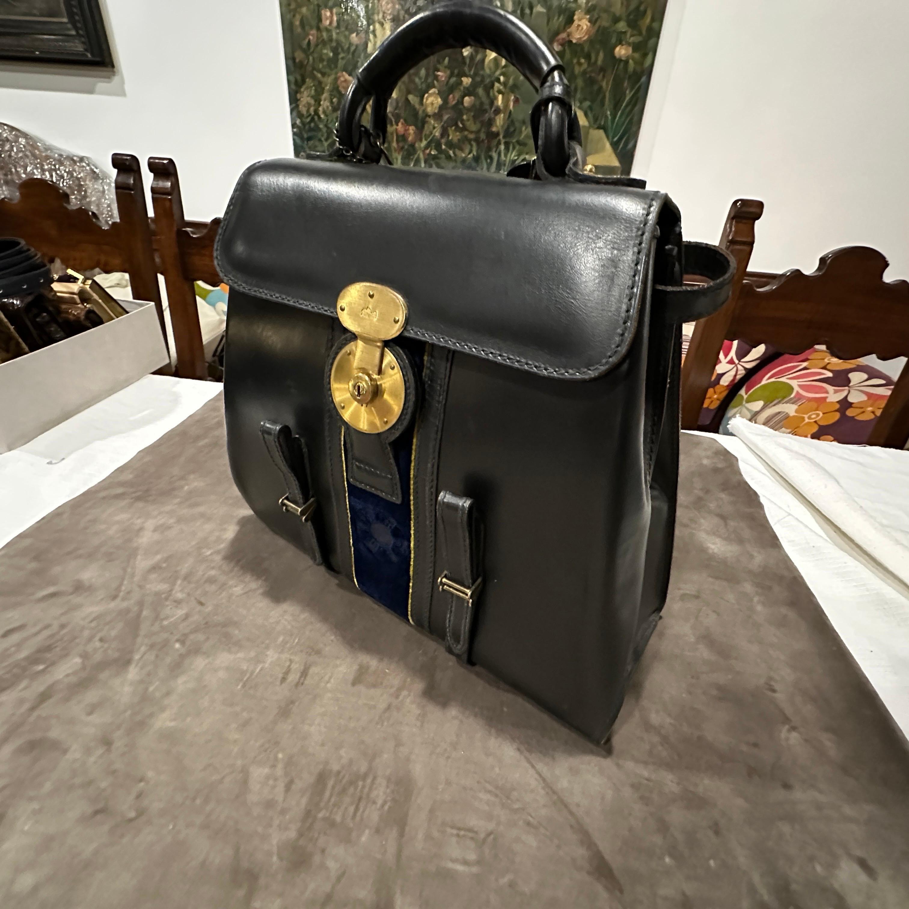Eleganza anni '80 nella borsa a mano in pelle e velluto blu di Roberta Di Camerino in vendita 1
