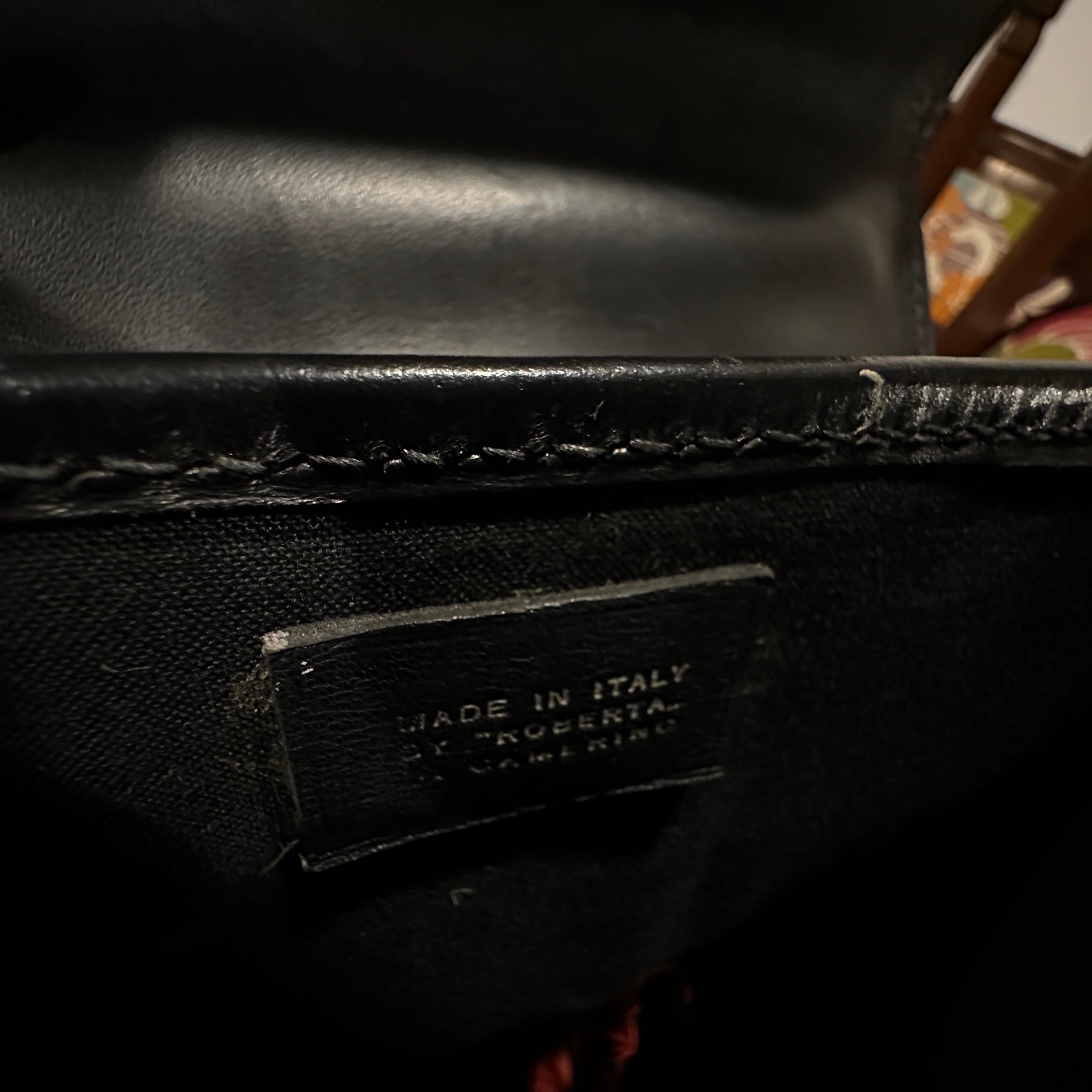 Eleganza anni '80 nella borsa a mano in pelle e velluto blu di Roberta Di Camerino in vendita 2
