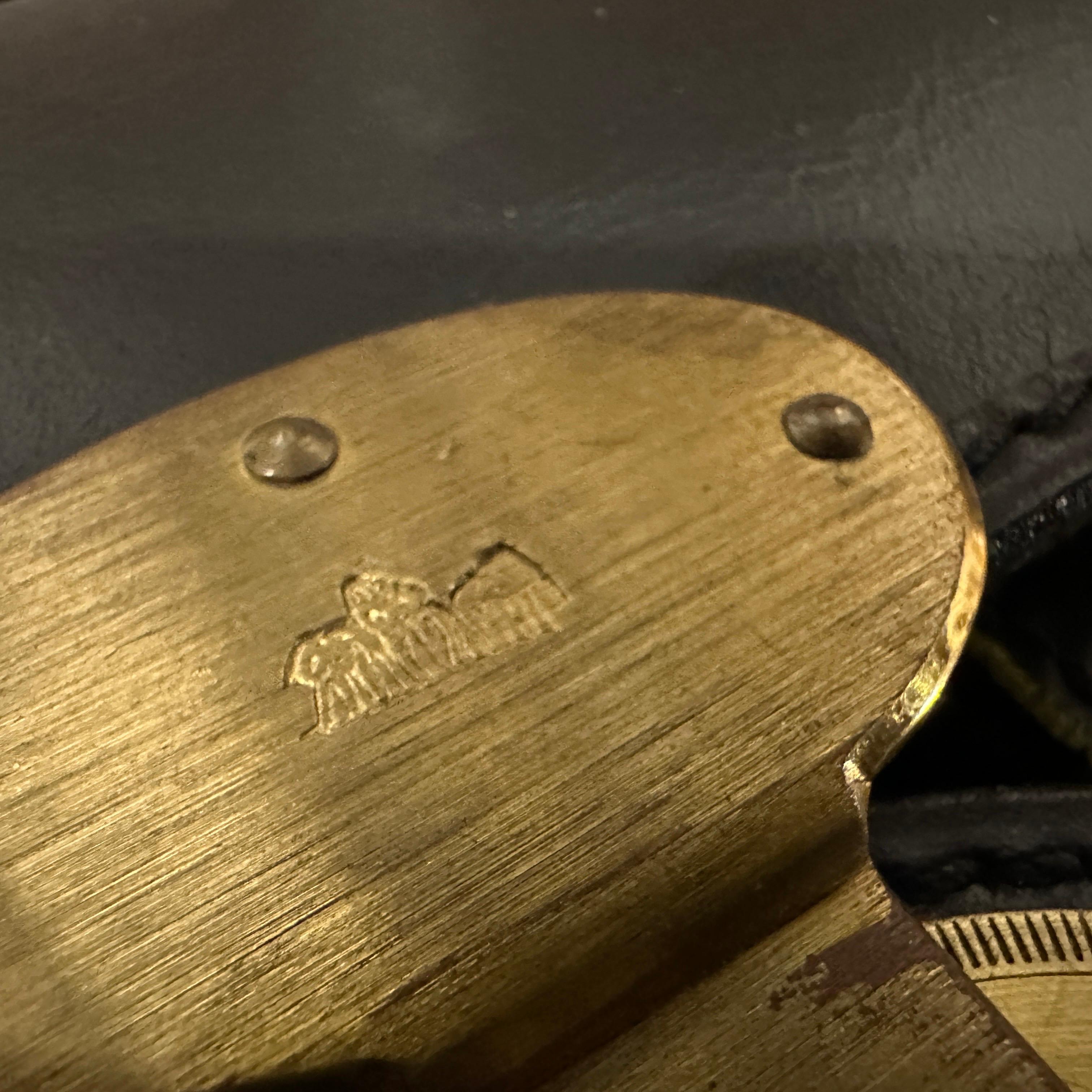 Eleganza anni '80 nella borsa a mano in pelle e velluto blu di Roberta Di Camerino in vendita 4