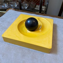 Centrotavola Spyros giallo e nero anni '80 di Eleonore Peduzzi Riva per Artemide