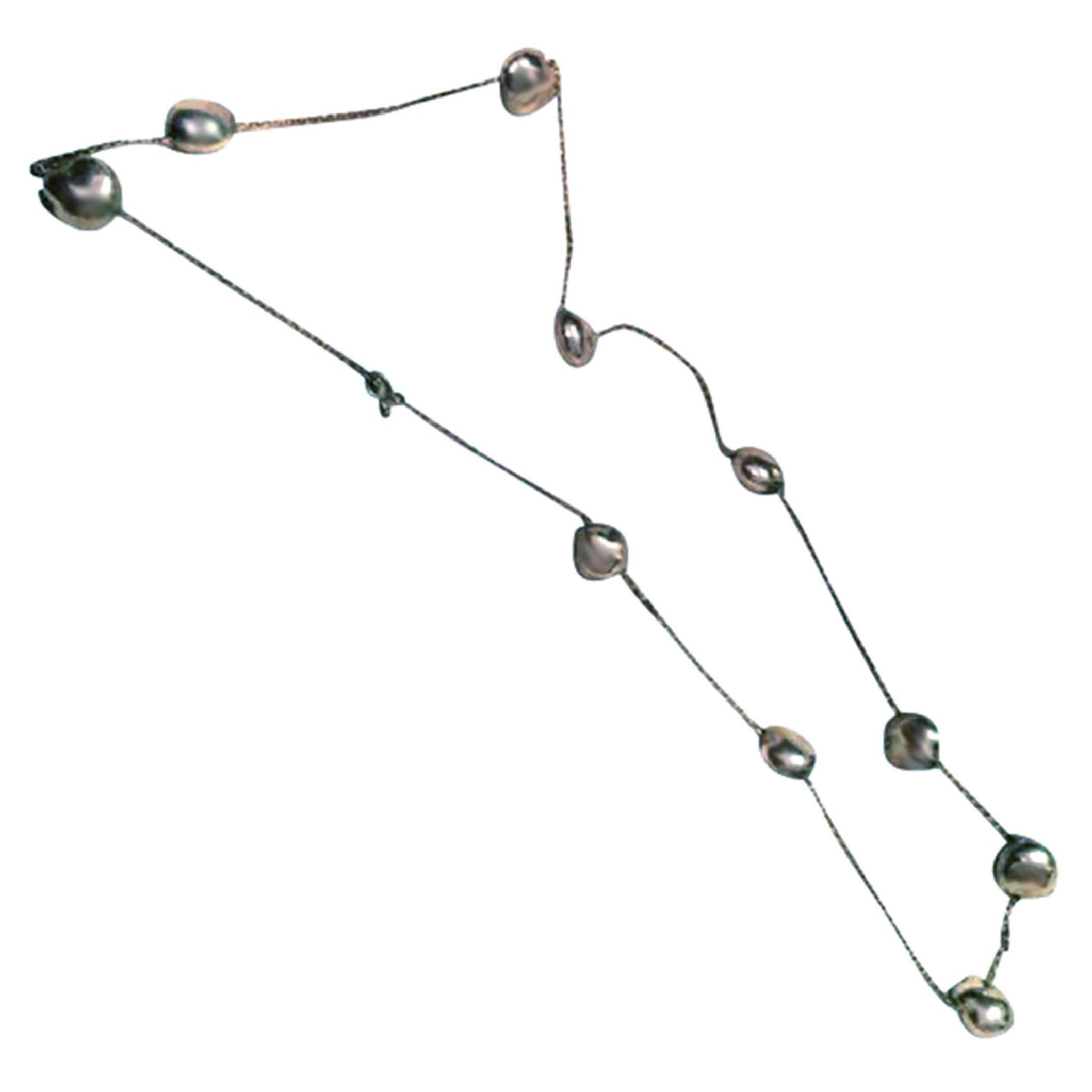 Wonderful, rare, original Studio 54 era Elsa Peretti for Tiffany pea/bean necklace.
Toggle closing 
Metal: 925 sterling silver
Toggle 
Circa: 1980s 
Condition: very good, needs polish
Length: 30