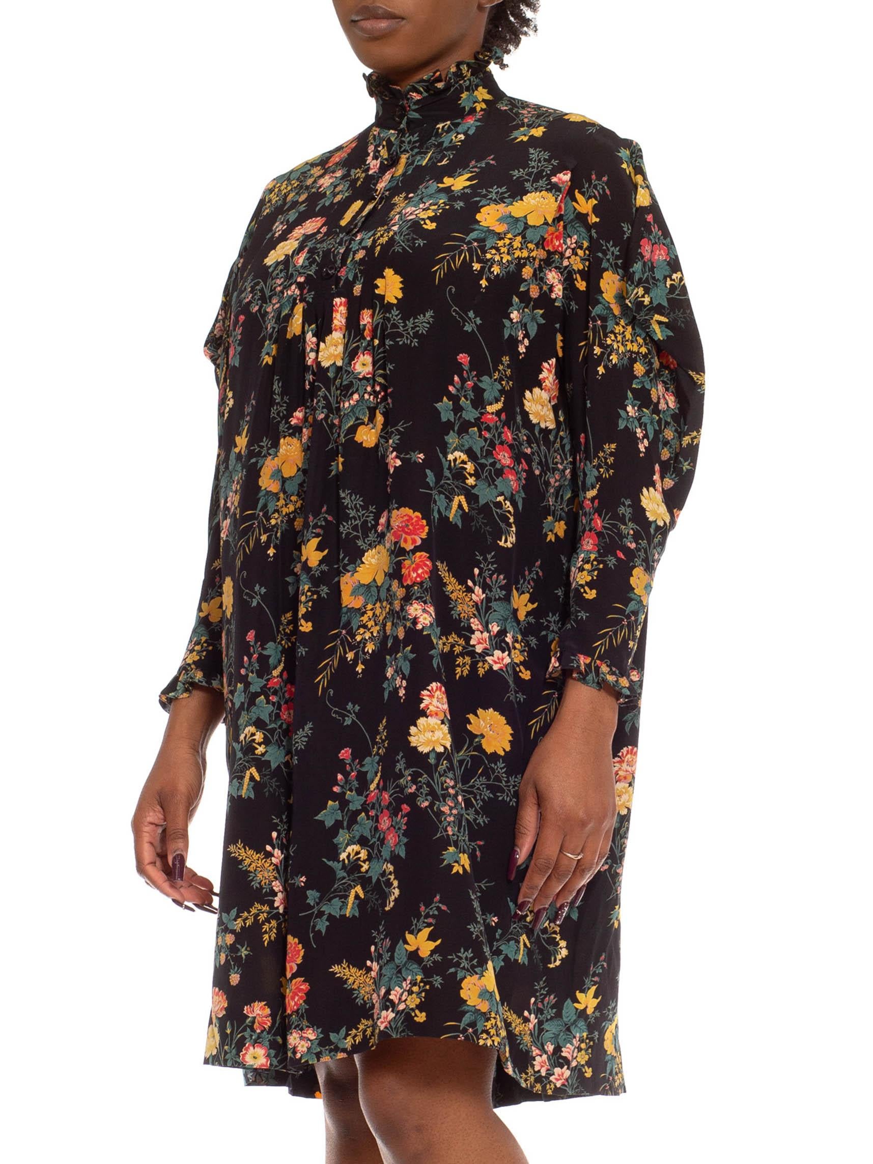 1980er EMANUEL UNGARO Übergroßes Boho-Kleid aus geblümter Seide in Schwarz & Gelb, 1980er Jahre Damen im Angebot