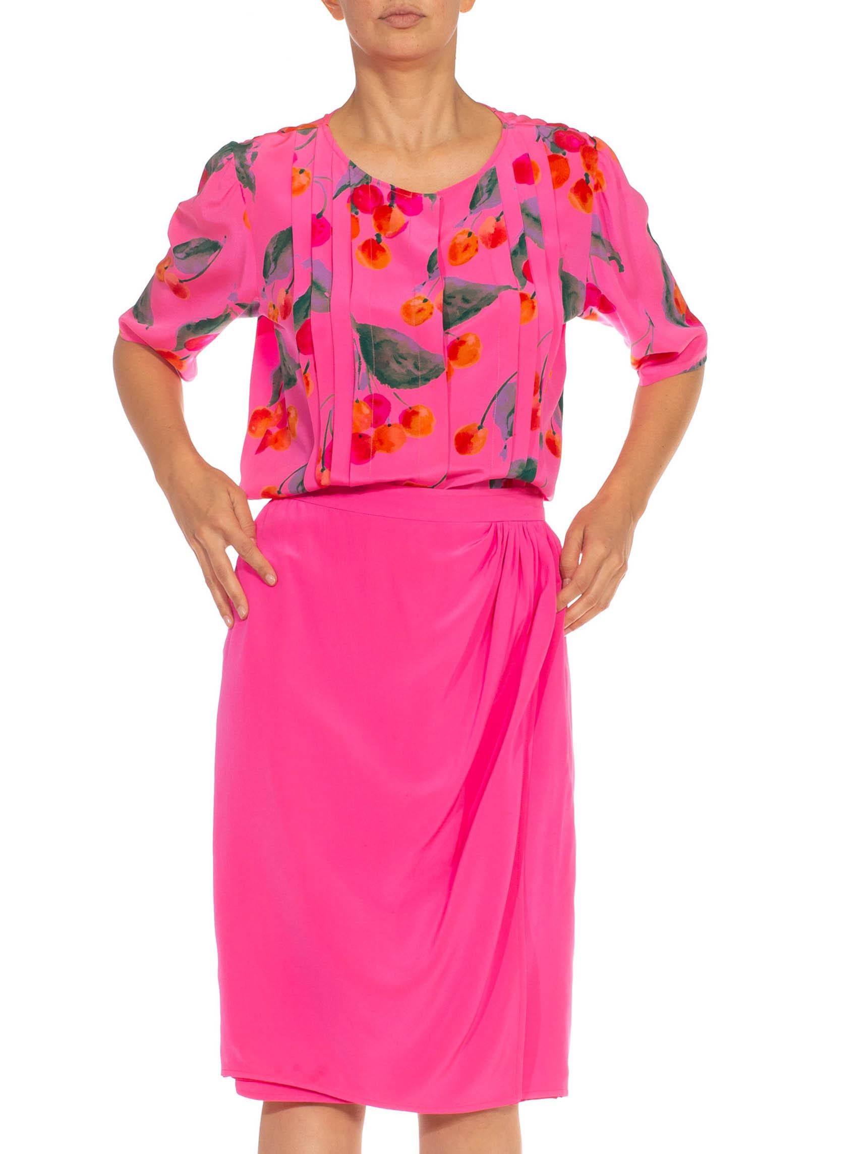 1980S EMANUEL UNGARO Ensemble 3 pièces en crêpe de soie rose vif en vente 3