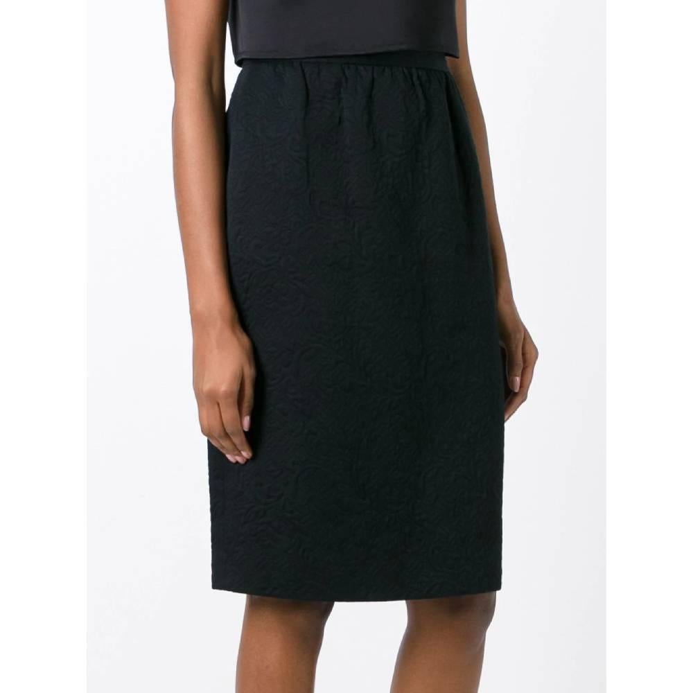 Emanuel Ungaro jacquard black cotton skirt. Straight model with high waist. Side fastening with buttons and zip. Knee length and straight bottom.

Size: 46 IT

Flat measurements
Lenght: 65 cm
Waist: 38 cm
Hips: 48 cm

Product code: