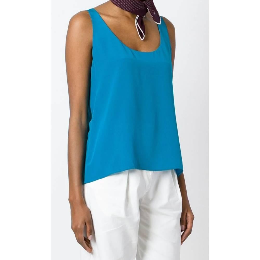 Emanuel Ungaro sleeveless top in turquoise silk, round neckline and loose fit.

Years: 80s

Made in Italy

Size: 46 IT

Linear measures

Bust: 50 cm