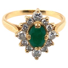 Anillo de cóctel de oro amarillo de 18 quilates con esmeralda y diamantes de los años 80
