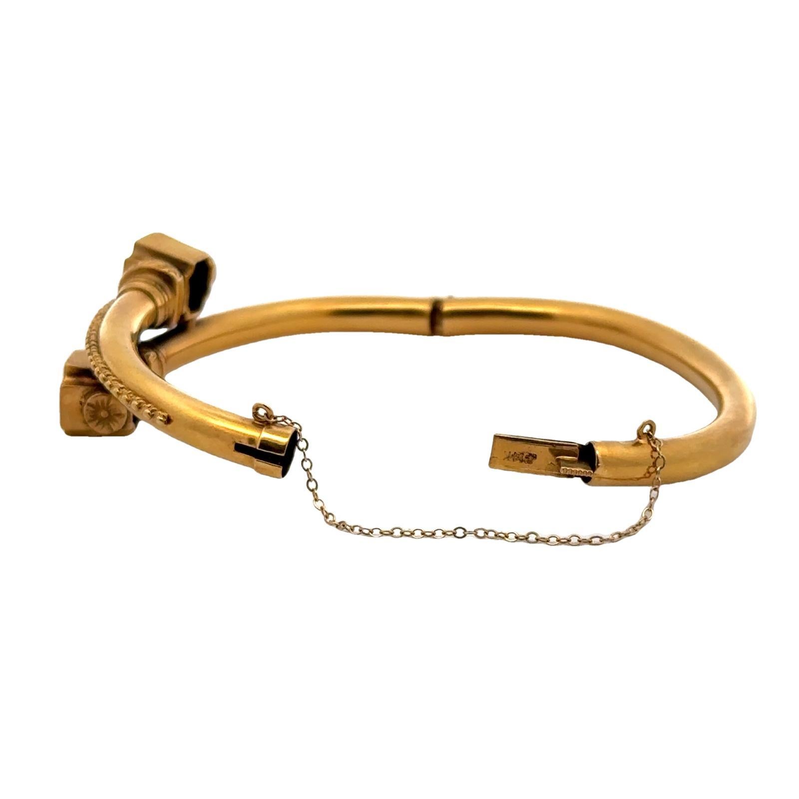 1980er Jahre Bypass-Armreif aus 14 Karat Gelbgold mit Smaragd und schwarzer Emaille Damen