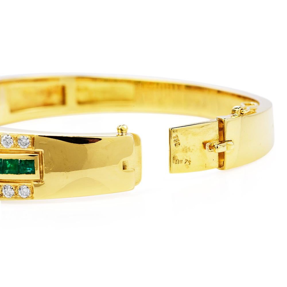 1980er Jahre Smaragd-Diamant-Armreif aus 18 Karat Gold (Rundschliff)