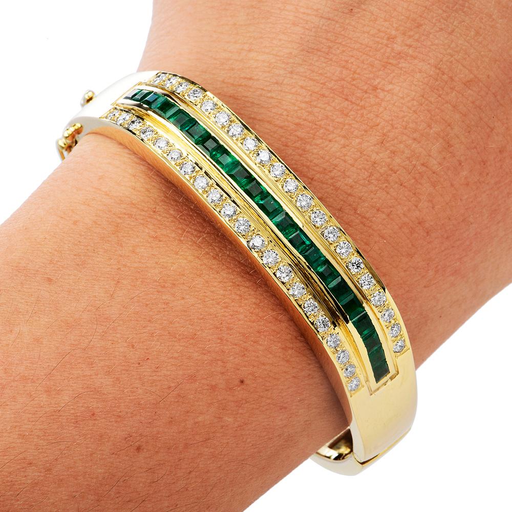 Modern 1980s Emerald Diamond 18K Gold Elegant Bangle Bracelet For Sale