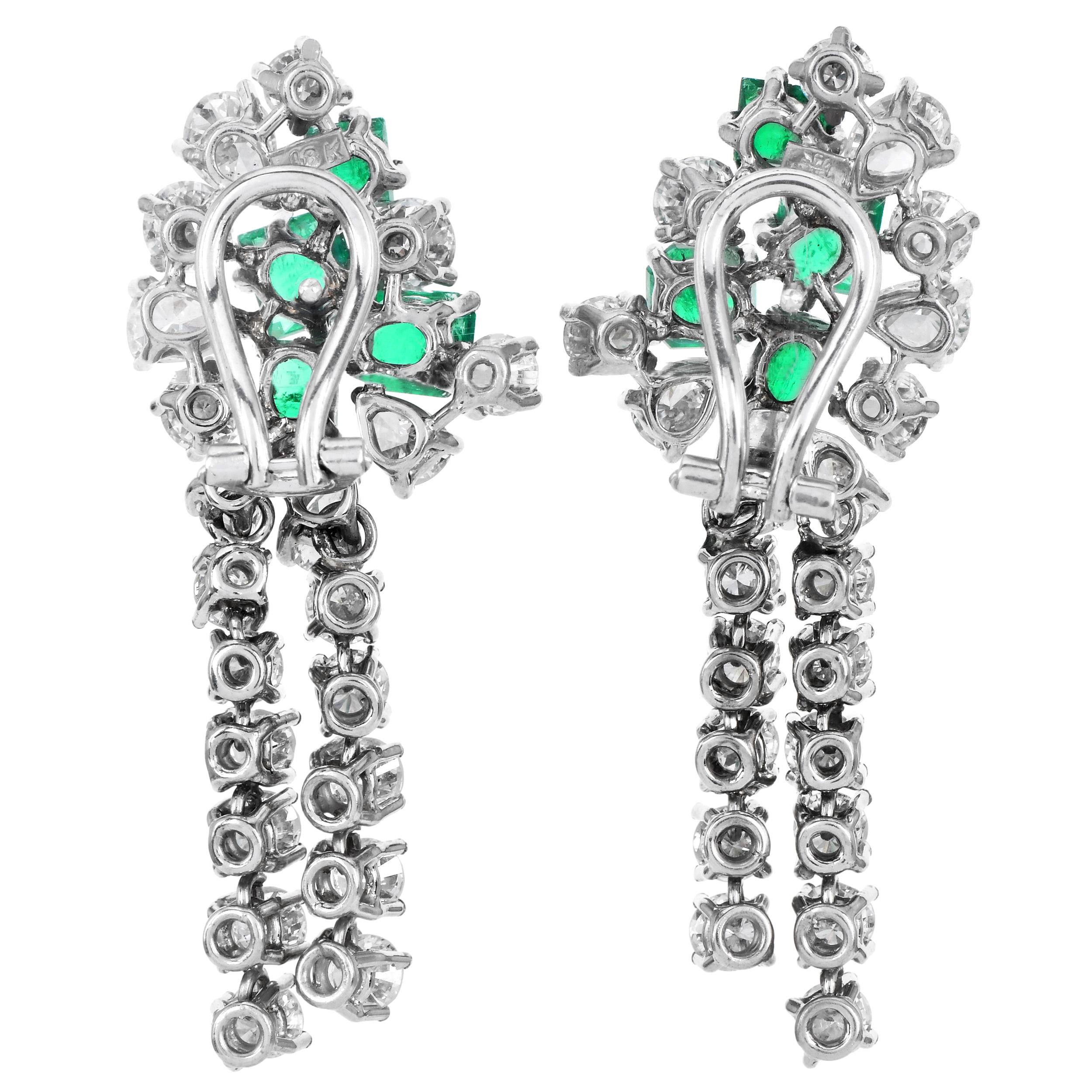 Smeraldo e diamante anni '80  Orecchini a goccia in oro bianco 18 carati In condizioni ottime in vendita a Miami, FL