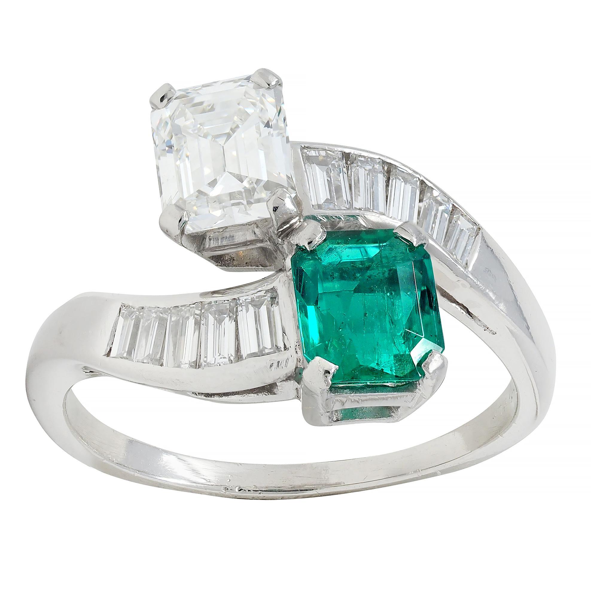 1980's Emerald Diamond Platinum Vintage Toi-Et-Moi Bypass Engagement Ring For Sale 3