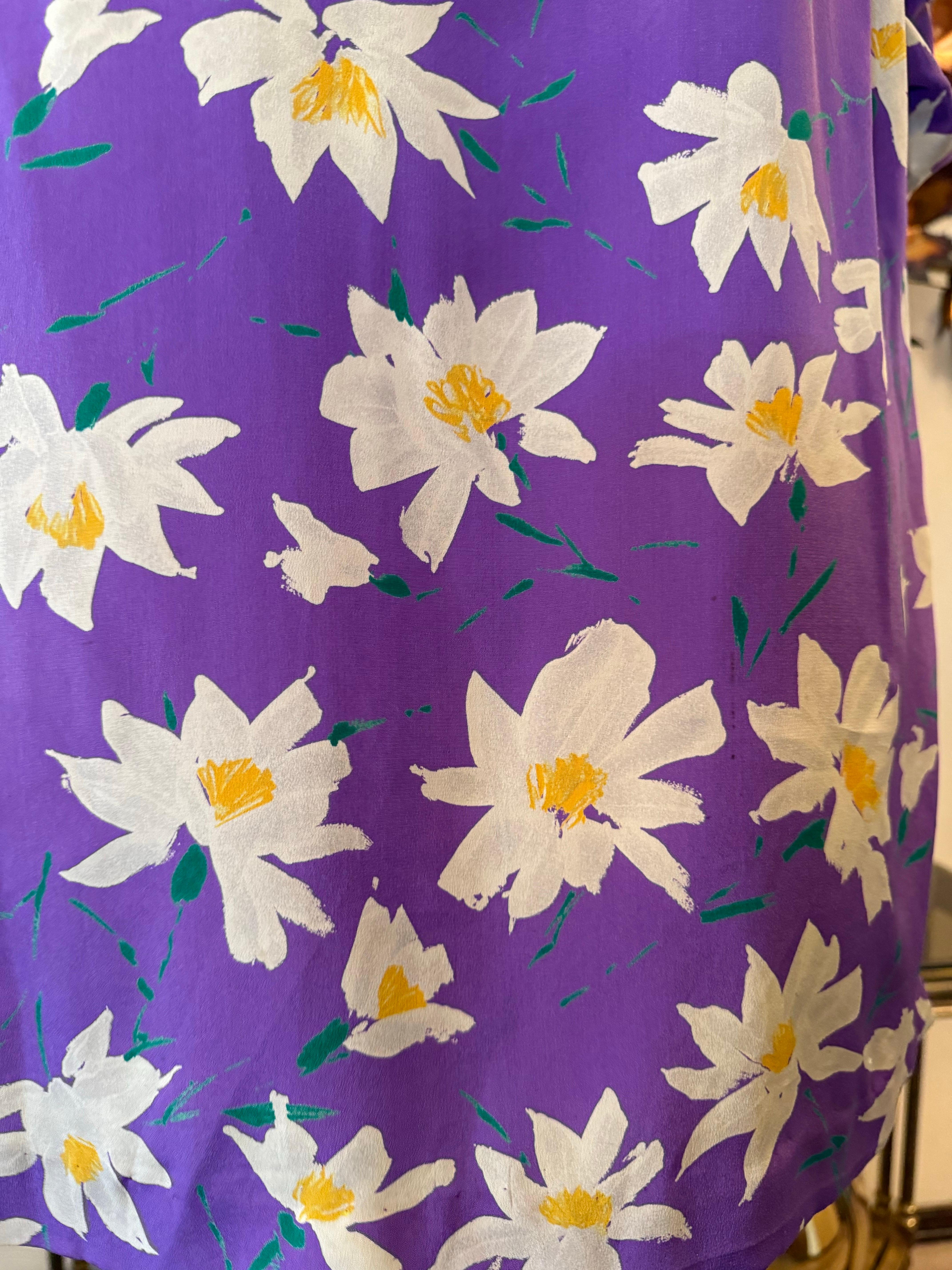 Emmanuel Ungaro, robe tunique en crêpe de soie imprimée marguerite lavande avec col noué, années 1980 6