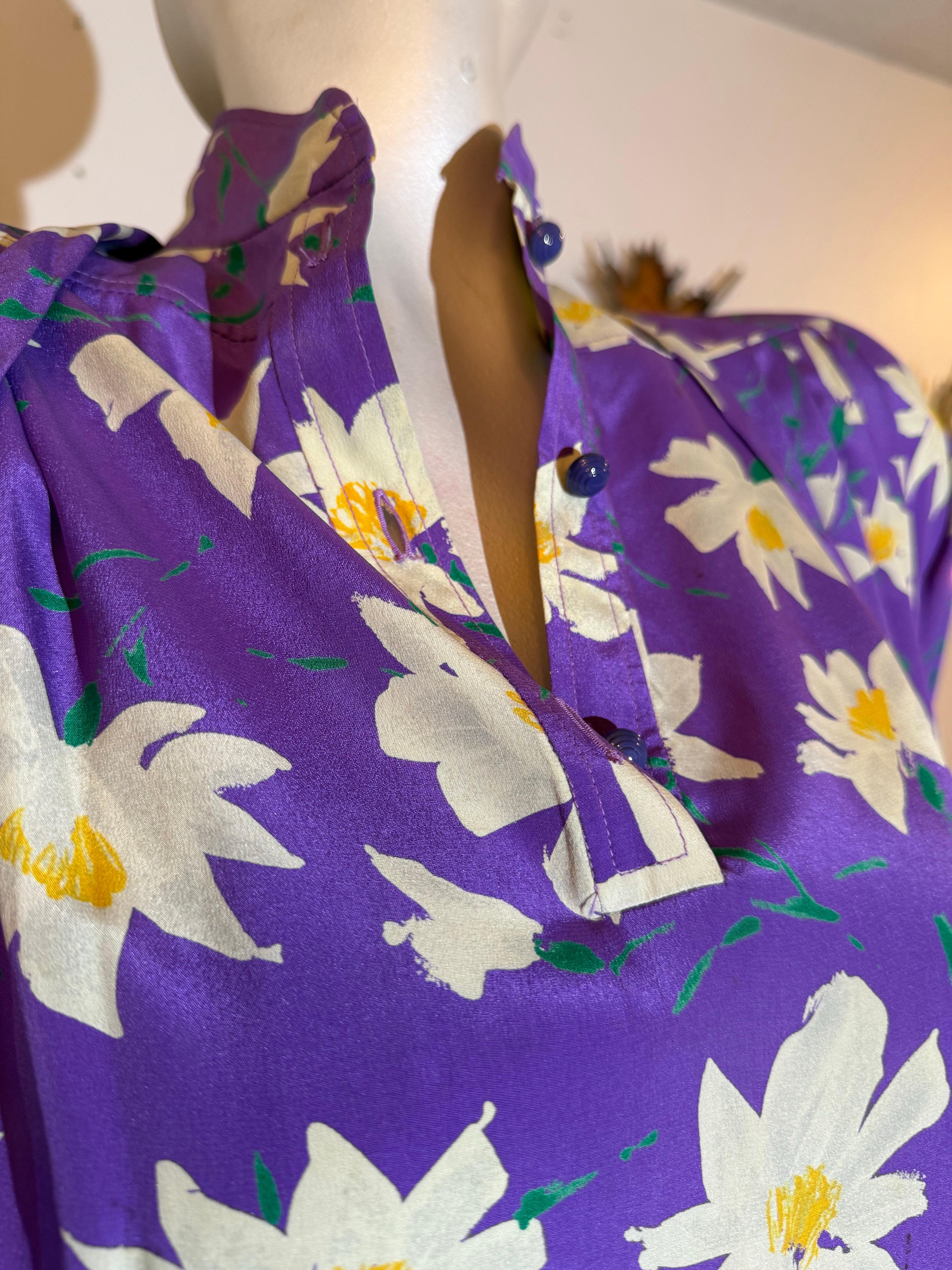 Emmanuel Ungaro, robe tunique en crêpe de soie imprimée marguerite lavande avec col noué, années 1980 1