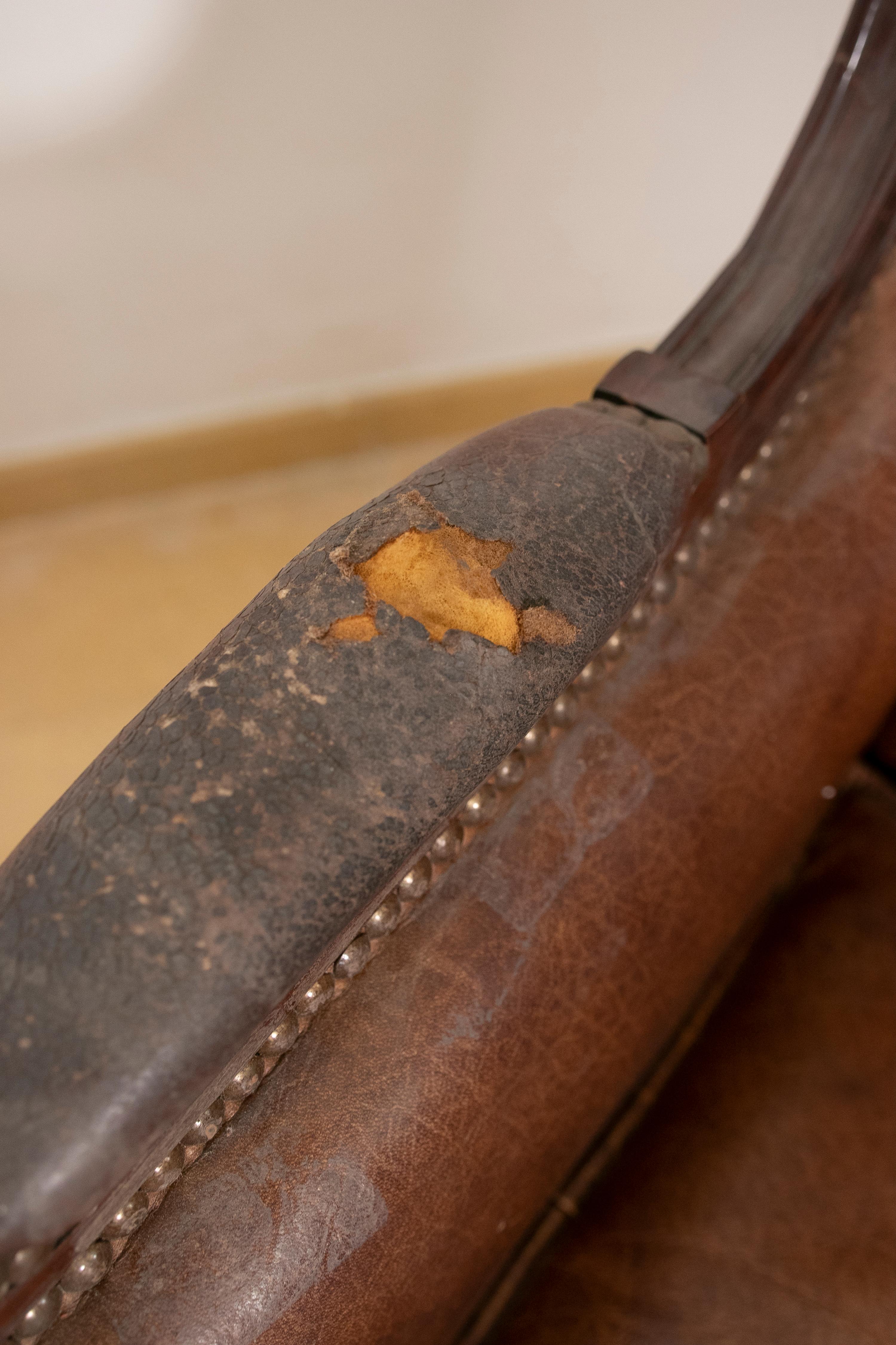 Coppia di poltrone in legno inglesi degli anni '80 rivestite in pelle in vendita 13