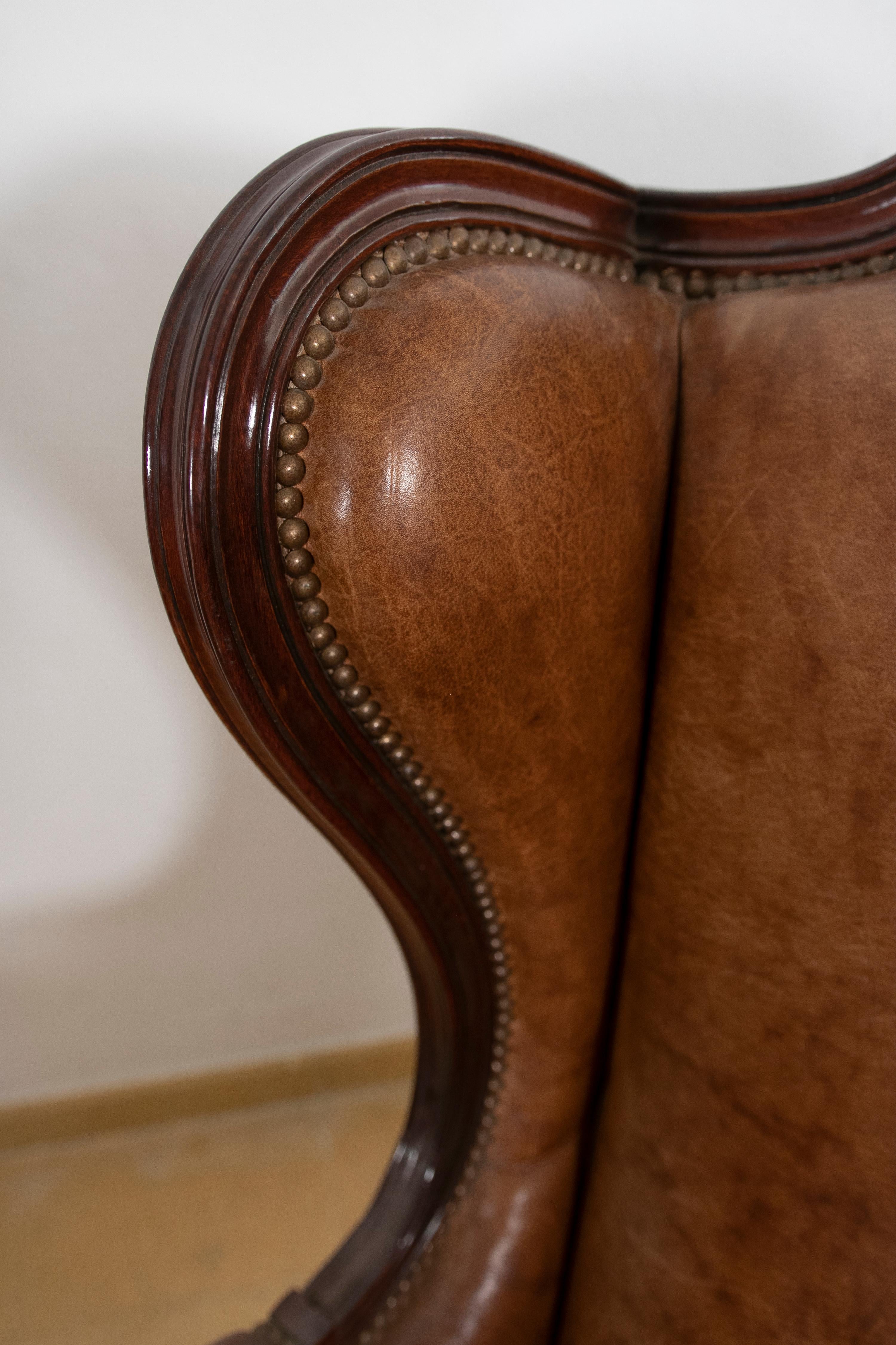Coppia di poltrone in legno inglesi degli anni '80 rivestite in pelle in vendita 14