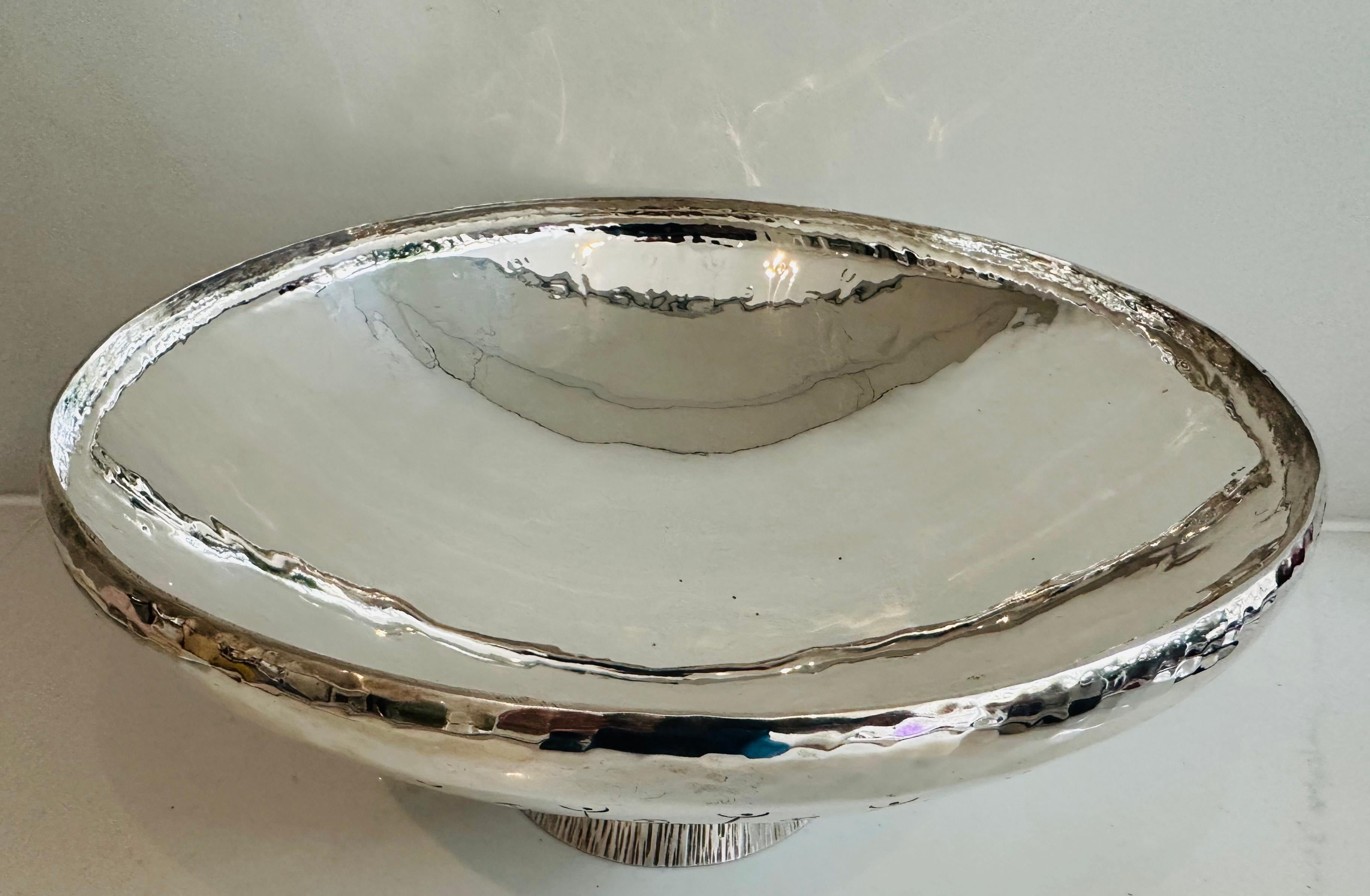 1980s English Silver Plated Decorative Hand-Hammered Serving or Display Bowl 5