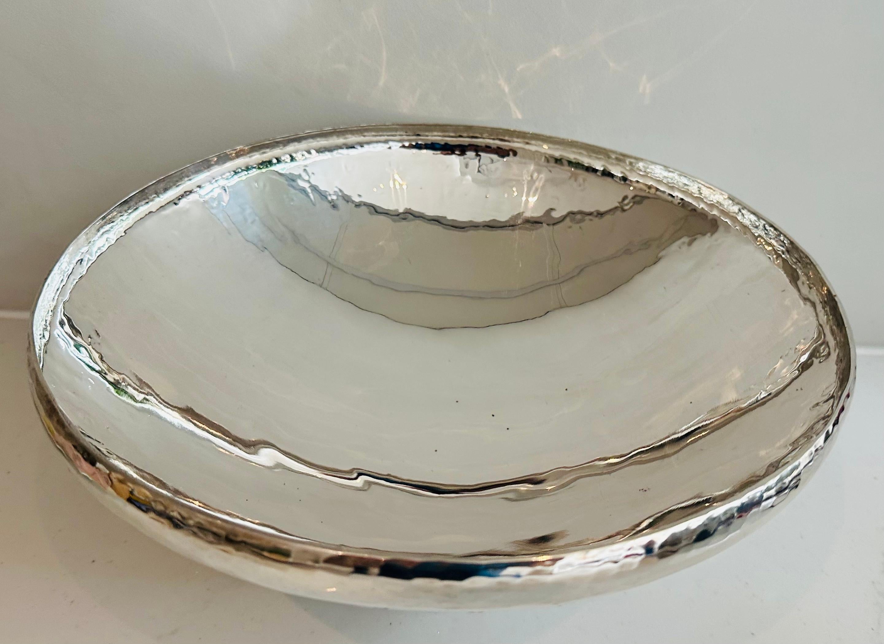 1980s English Silver Plated Decorative Hand-Hammered Serving or Display Bowl 6