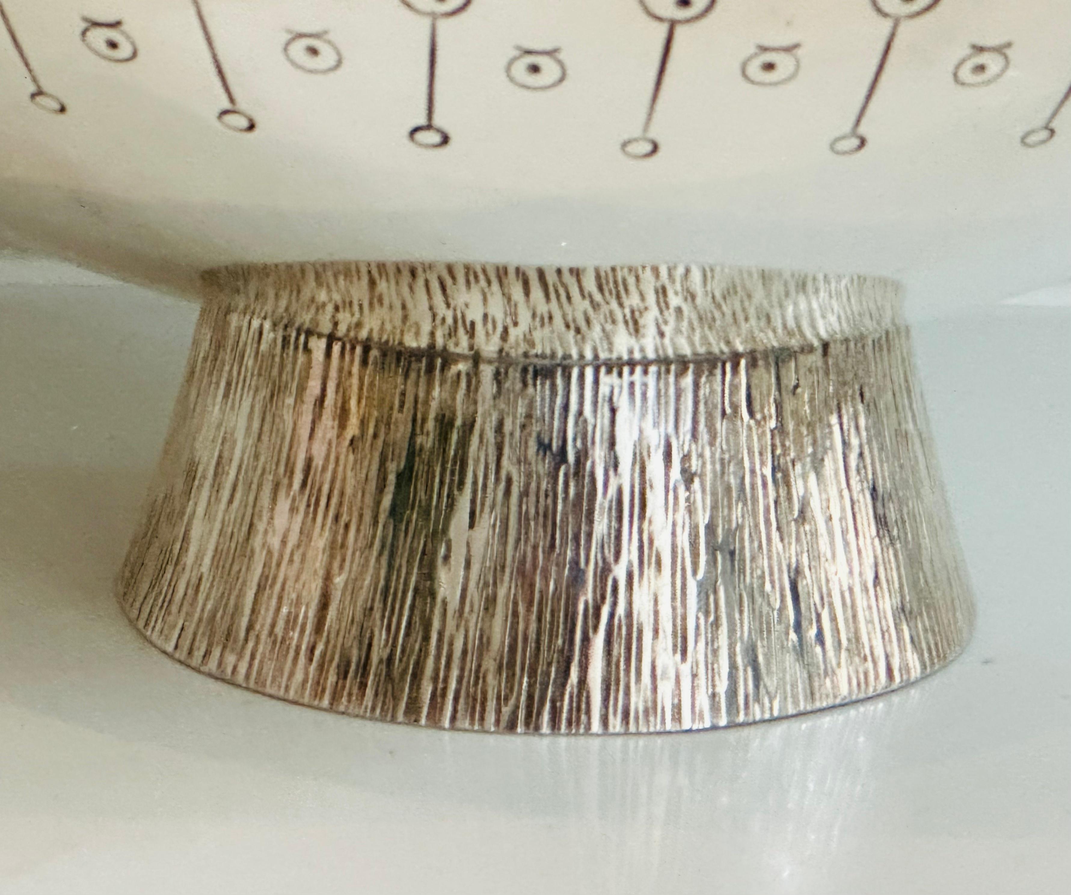 1980s English Silver Plated Decorative Hand-Hammered Serving or Display Bowl For Sale 9