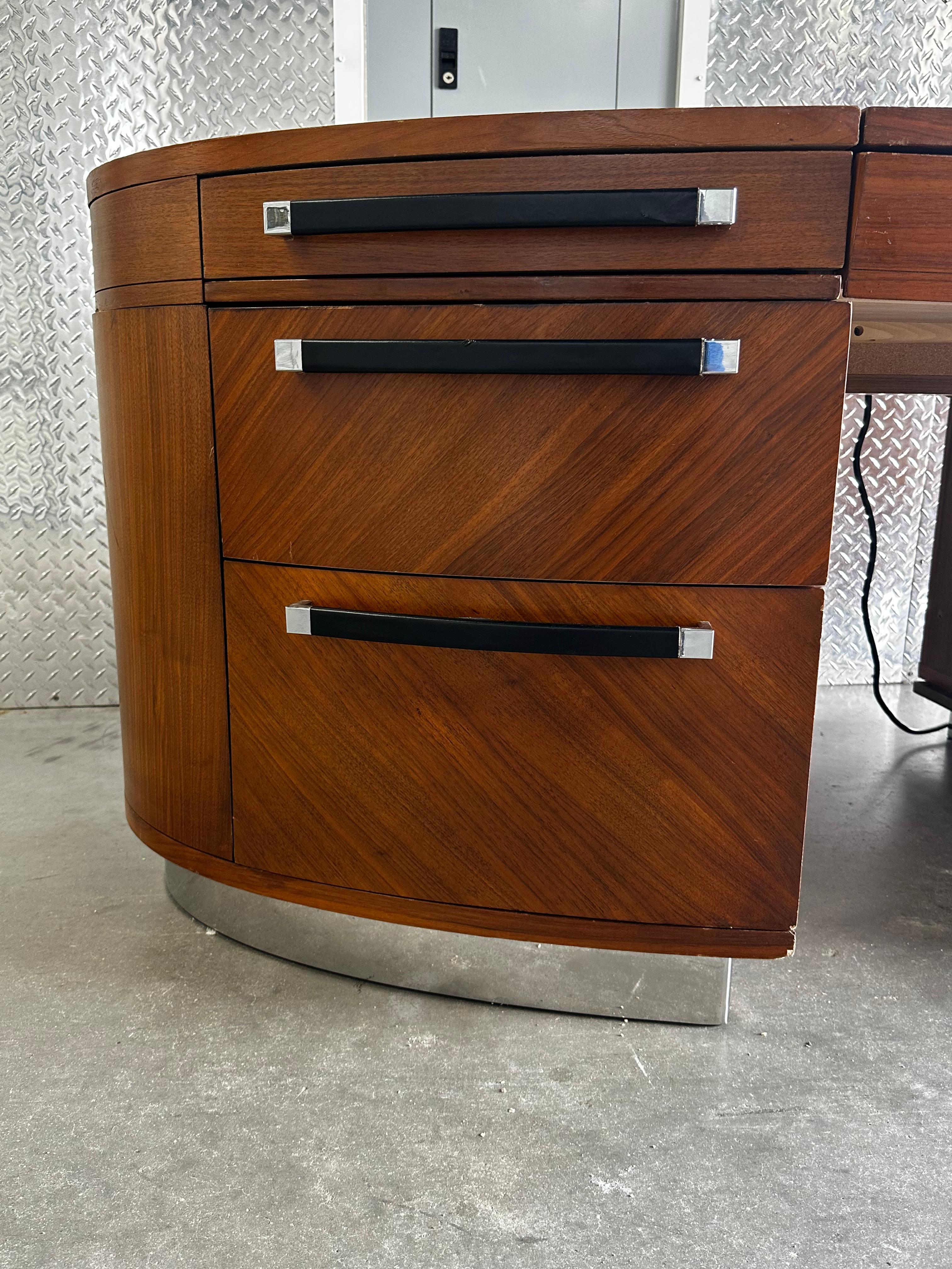 1980s Eppinger Post Modern Wood Chrome Pedestal Oval Desk For Sale 6