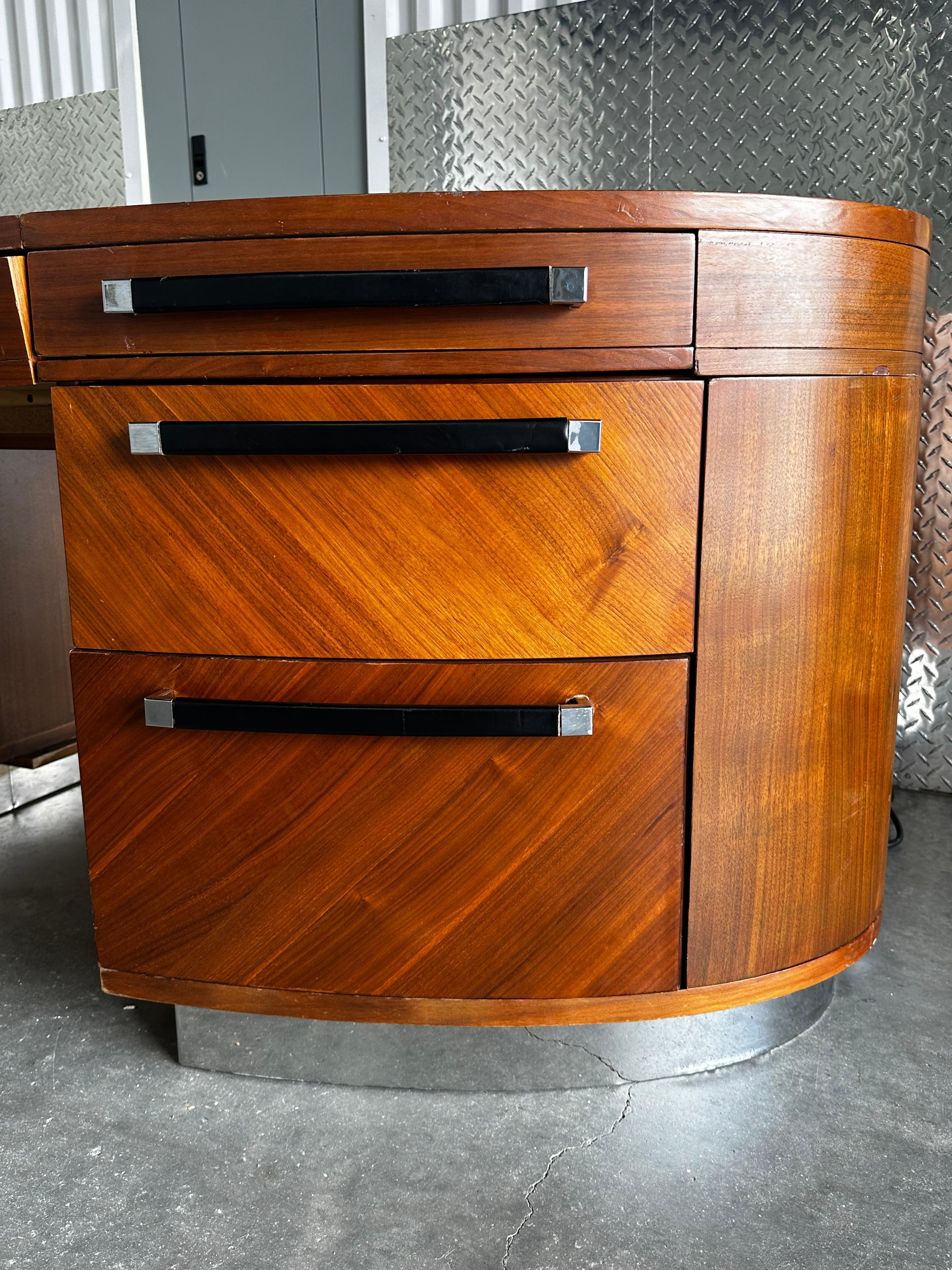 1980s Eppinger Post Modern Wood Chrome Pedestal Oval Desk For Sale 7