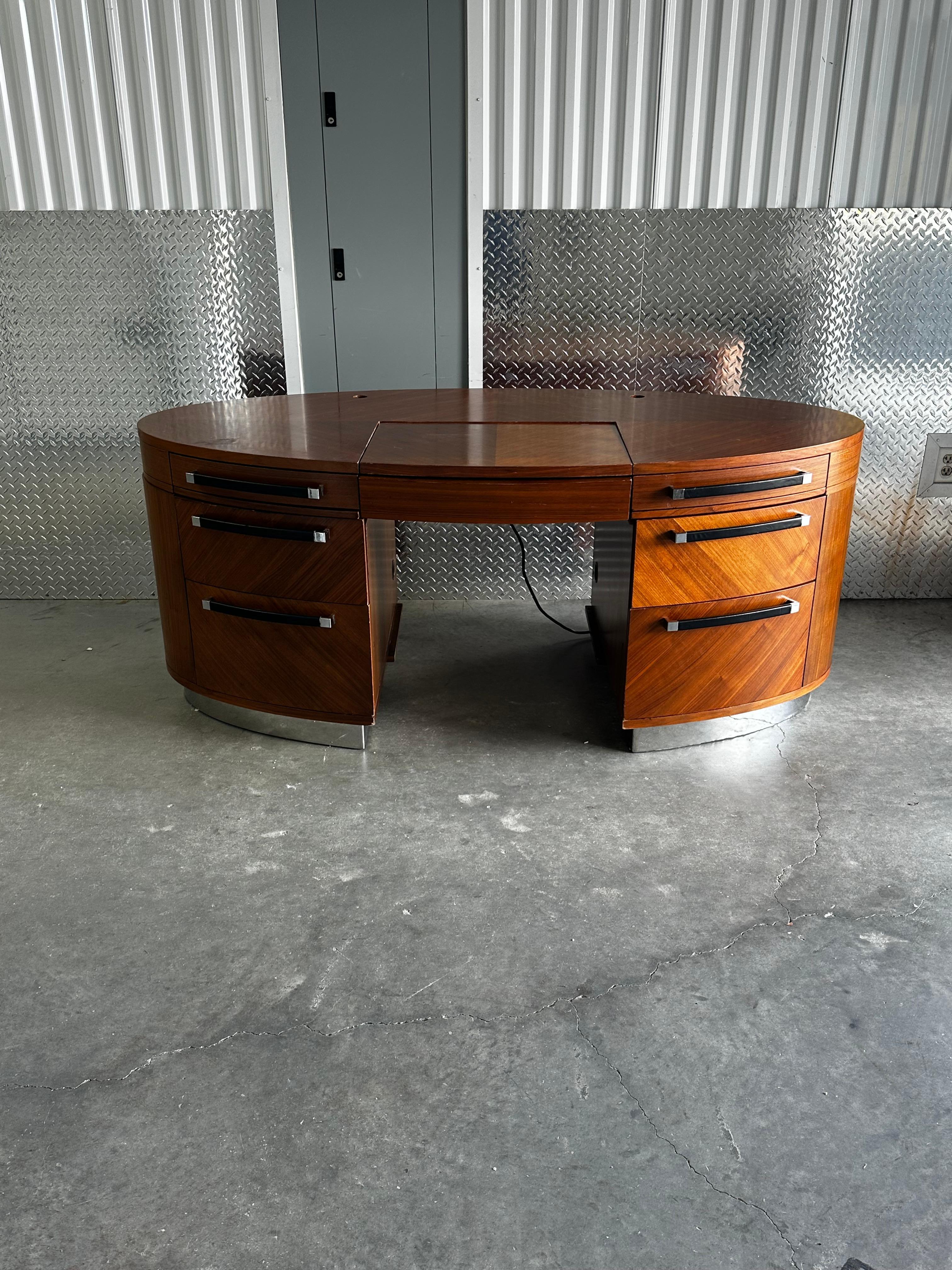 Postmoderno Scrivania ovale con piedistallo in legno cromato Eppinger Post Modern degli anni '80 in vendita