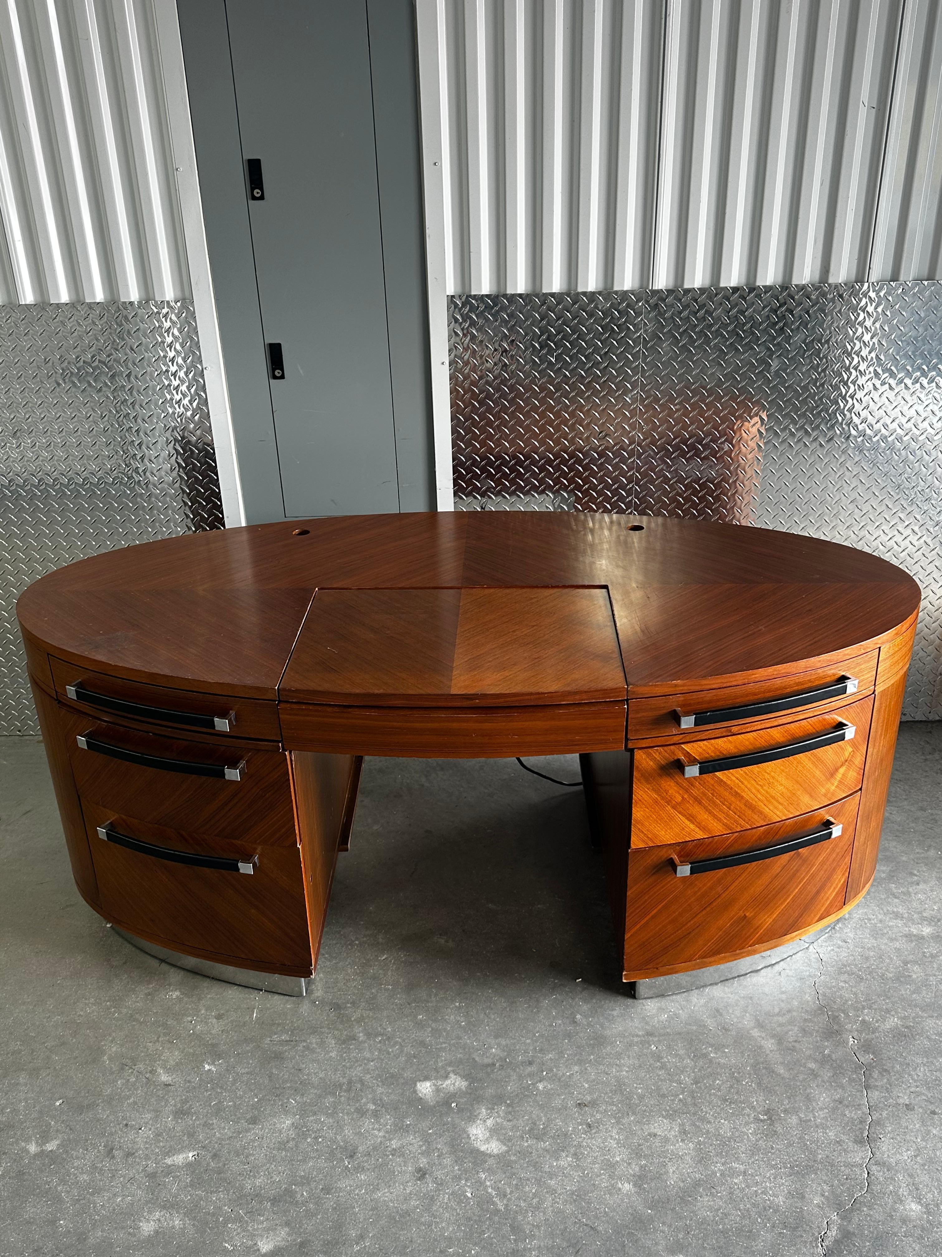 Americano Scrivania ovale con piedistallo in legno cromato Eppinger Post Modern degli anni '80 in vendita