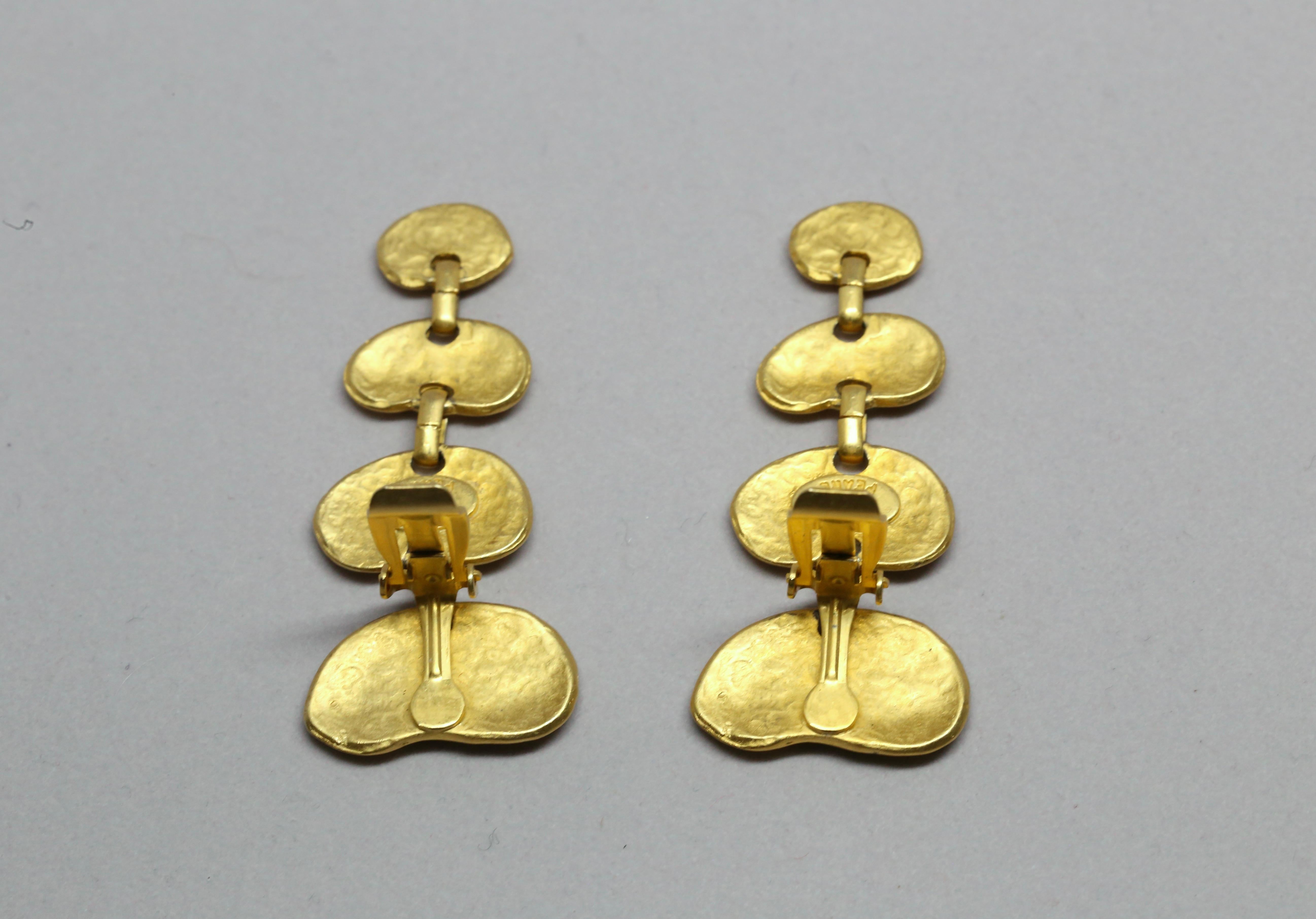 ERWIN PEARL Boucles d'oreilles en forme de goutte en métal doré des années 1980   Bon état - En vente à San Fransisco, CA