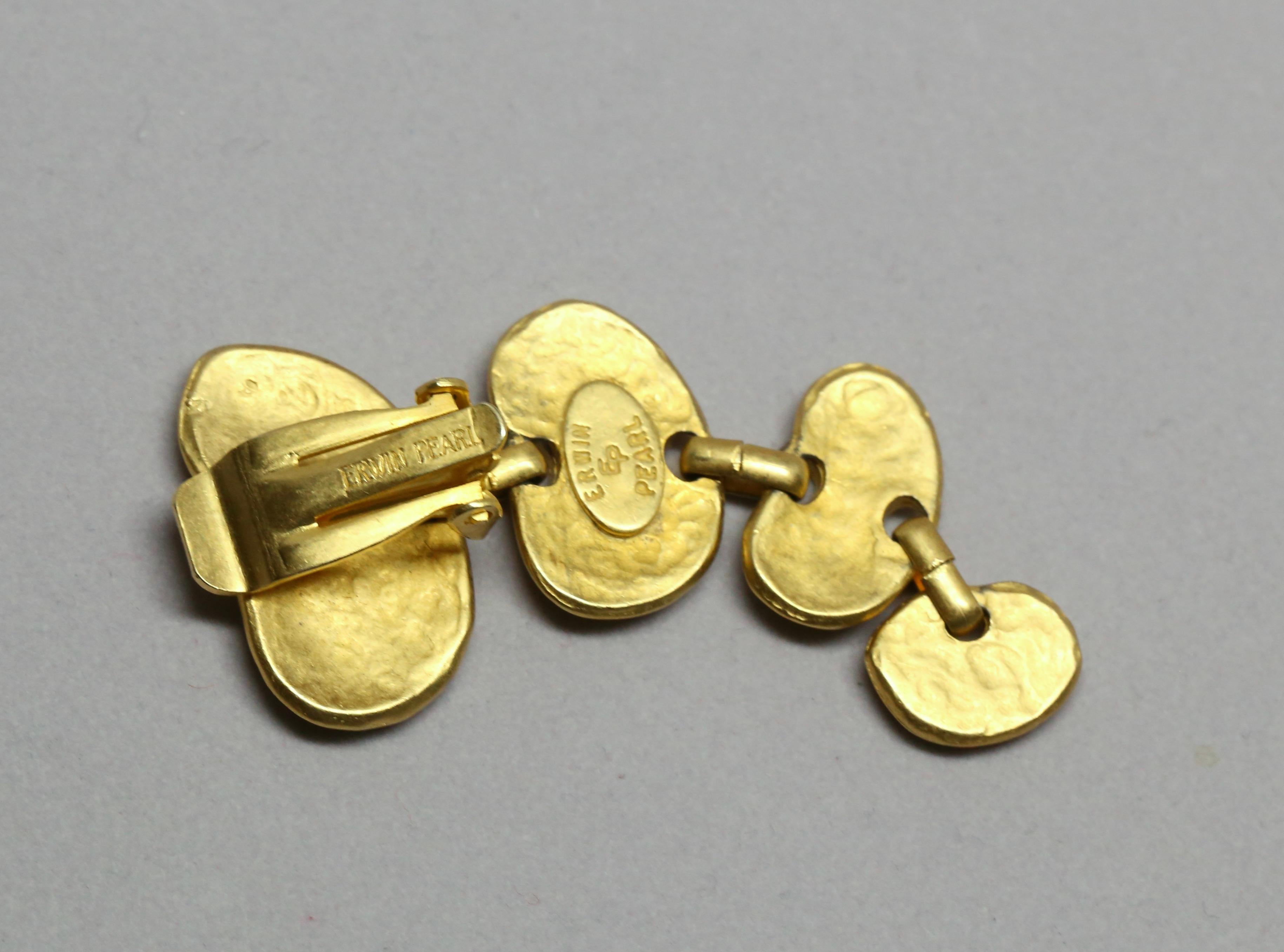 ERWIN PEARL Boucles d'oreilles en forme de goutte en métal doré des années 1980   Pour femmes en vente