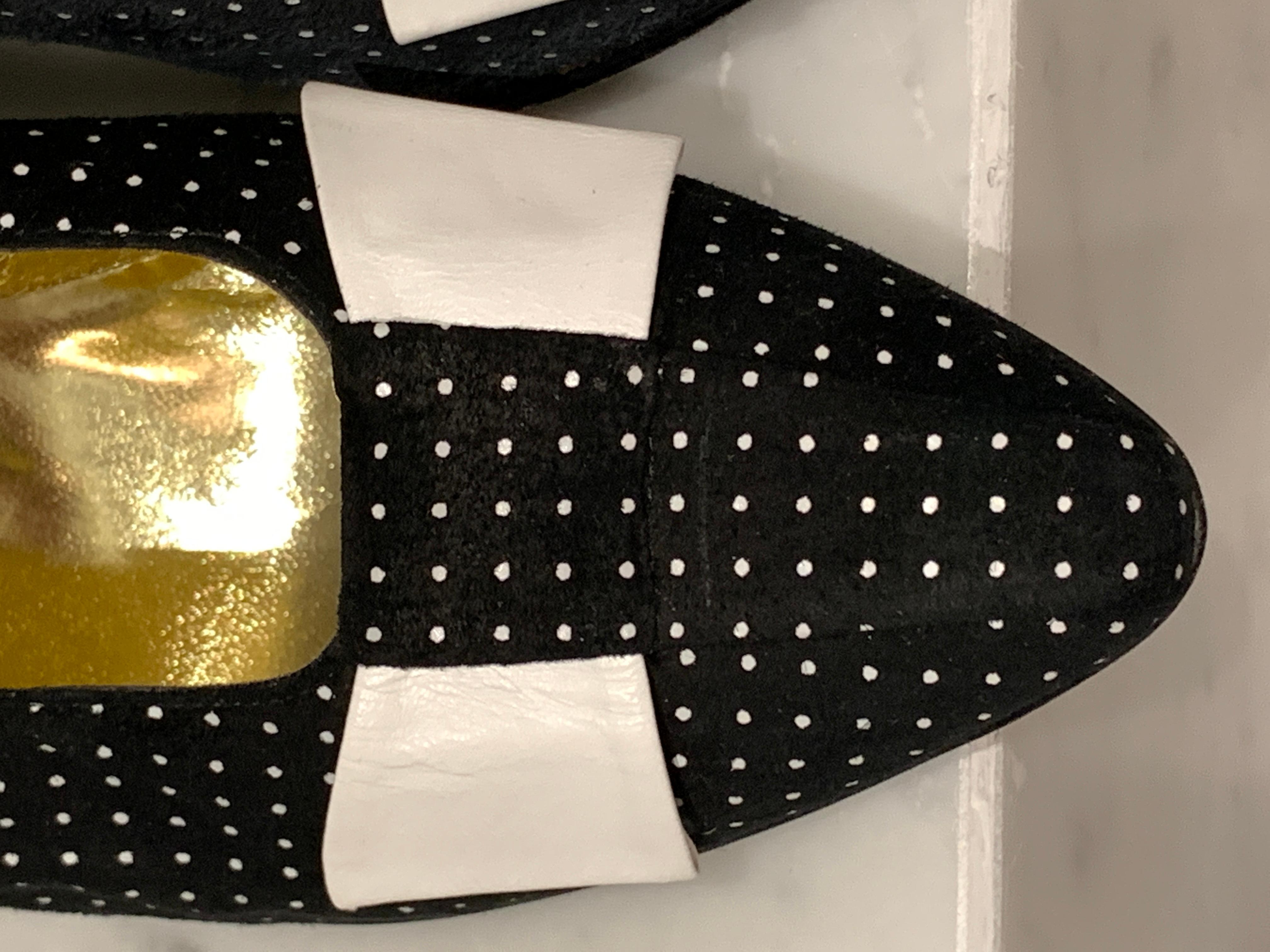 Amazing 1980s ESCADA polka dot bow shoes in black and white with unique heel that screams the 1980's in the very best way.
Escada was at its height of popularity in the 80's and brought out some exceptional items in those times.
 
Made in