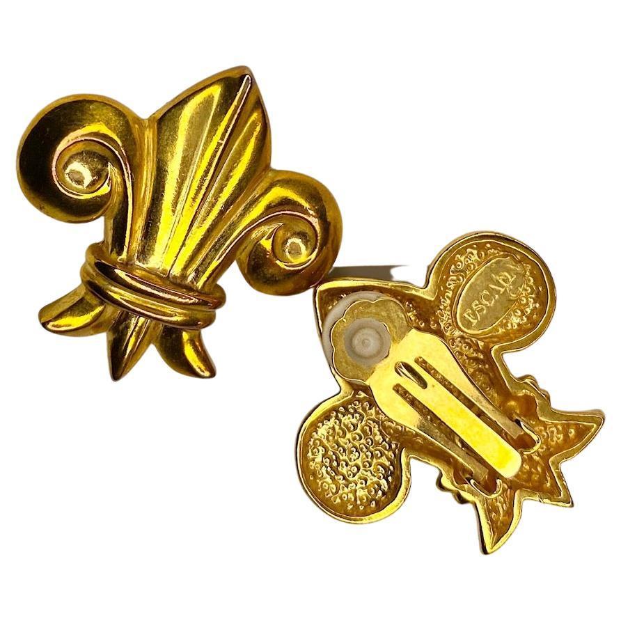 These unique 1980s ESCADA Clip On Earrings offer a stunningly beautiful piece of jewellery crafted from luxurious gold plated brass. The Fleur de Lys design creates a timeless look, instantaneously upgrading any summer outfit. Handmade in Italy,