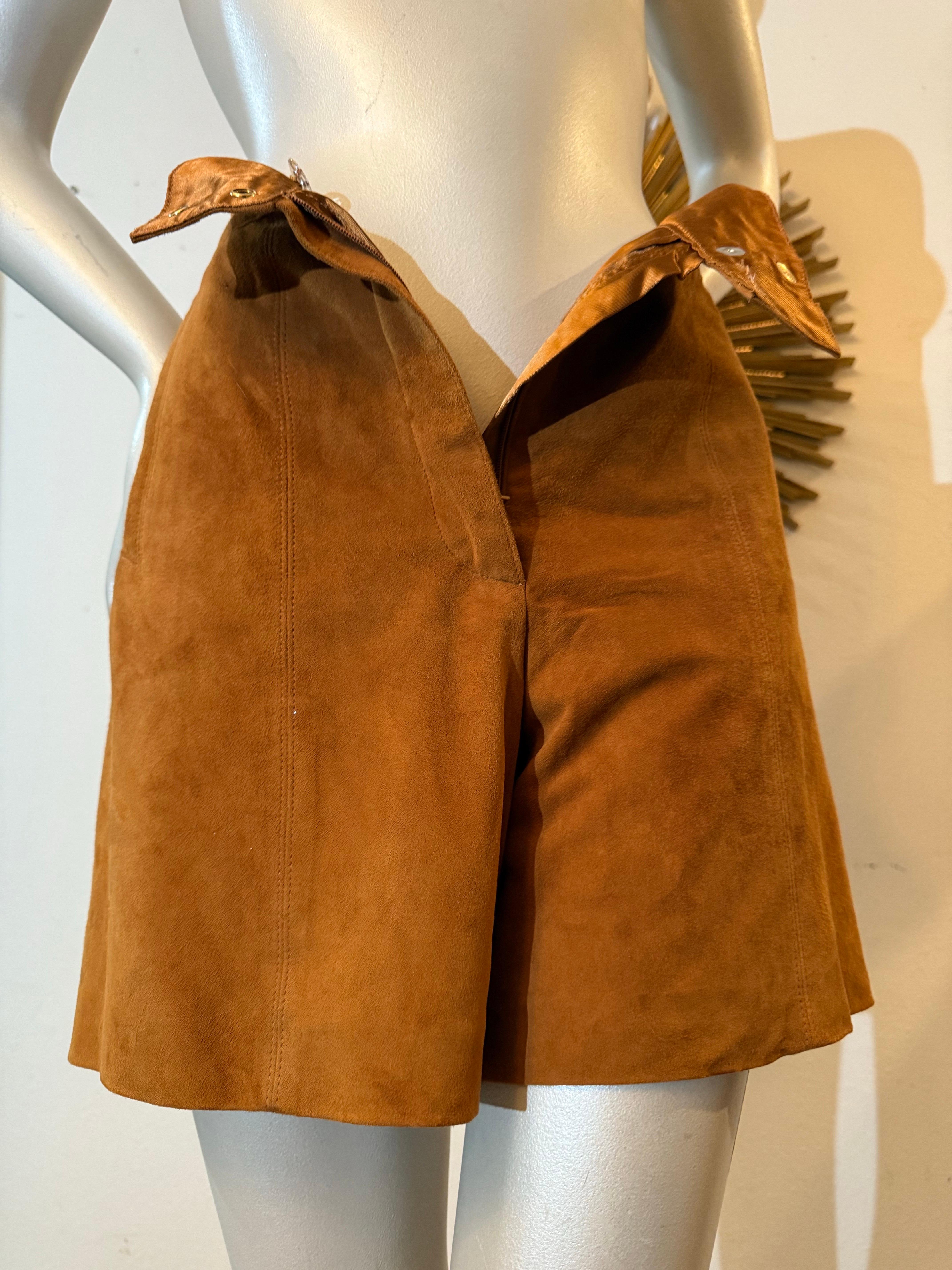 1980 Escada - Short à taille haute en daim couleur cognac avec braguette zippée et poches latérales en vente 6