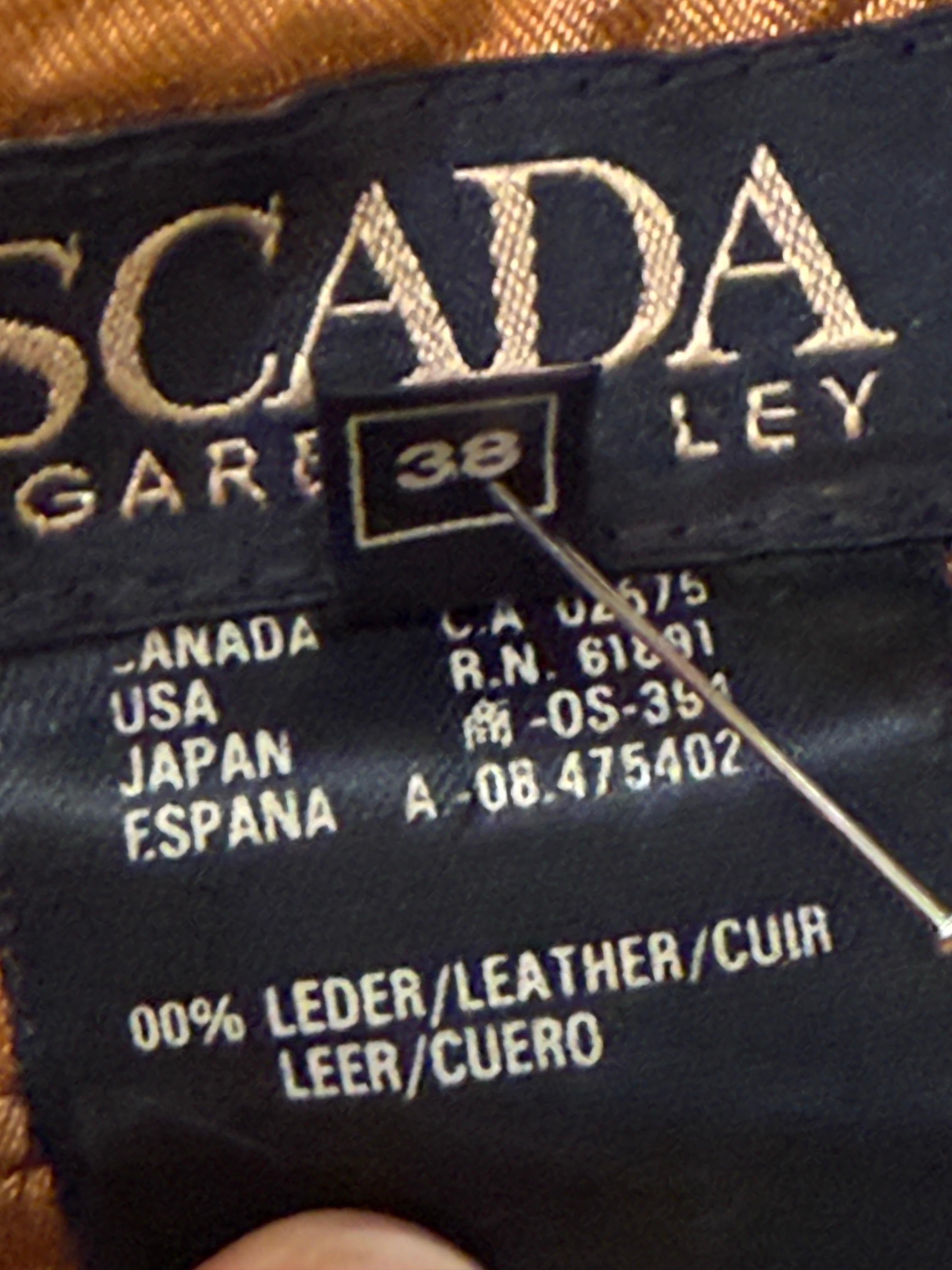 1980 Escada - Short à taille haute en daim couleur cognac avec braguette zippée et poches latérales en vente 8