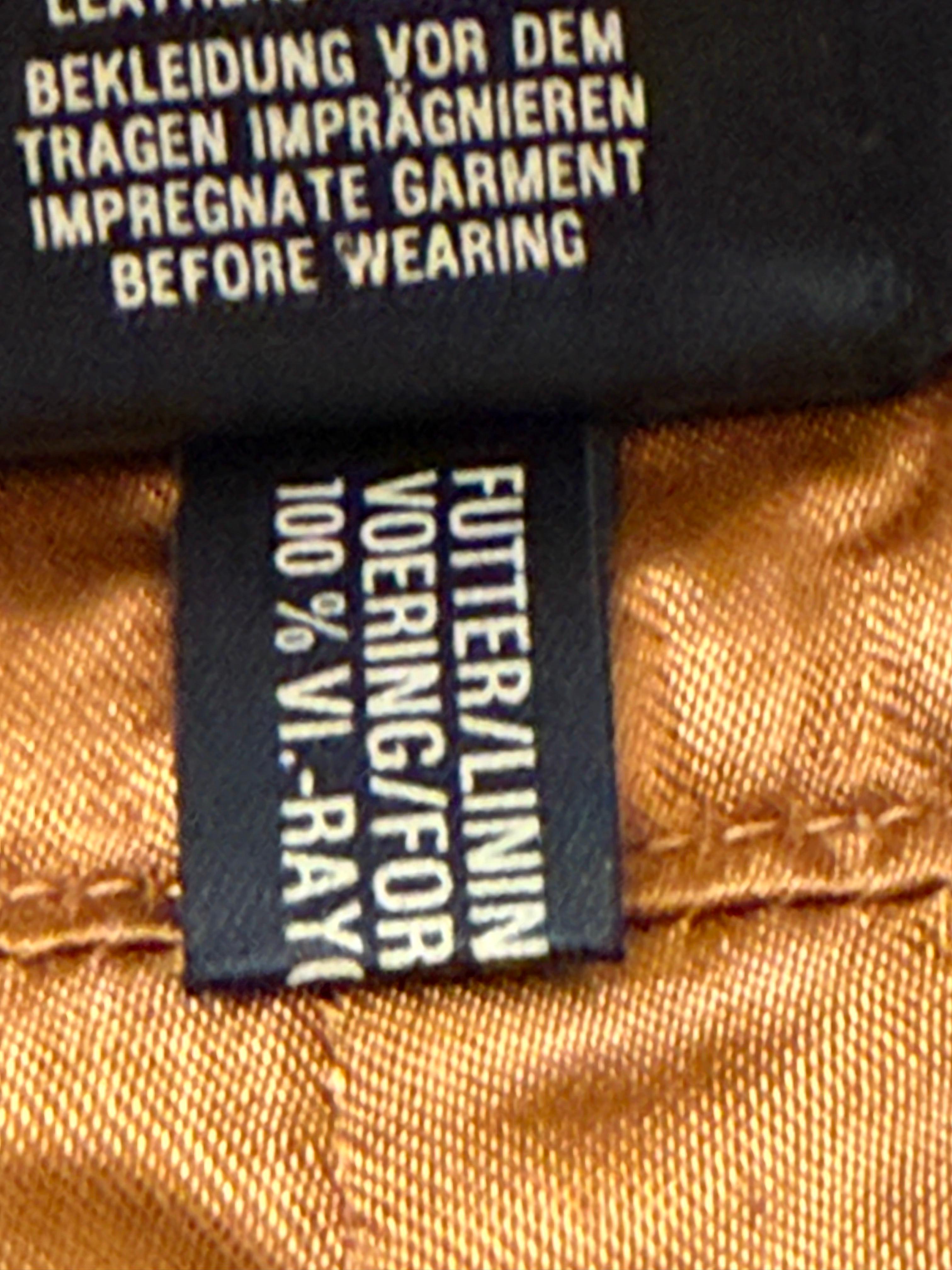 1980 Escada - Short à taille haute en daim couleur cognac avec braguette zippée et poches latérales en vente 10