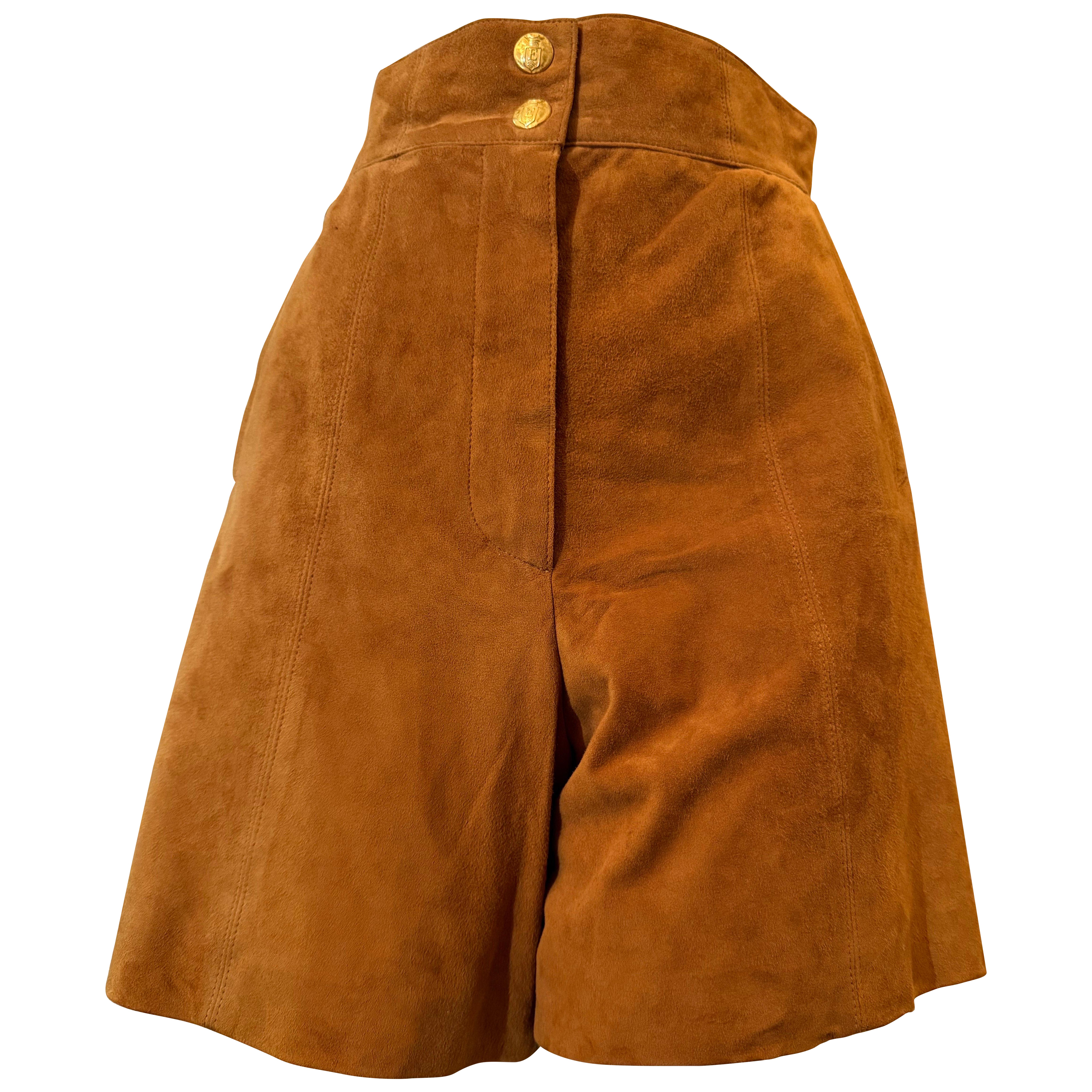 1980 Escada - Short à taille haute en daim couleur cognac avec braguette zippée et poches latérales en vente
