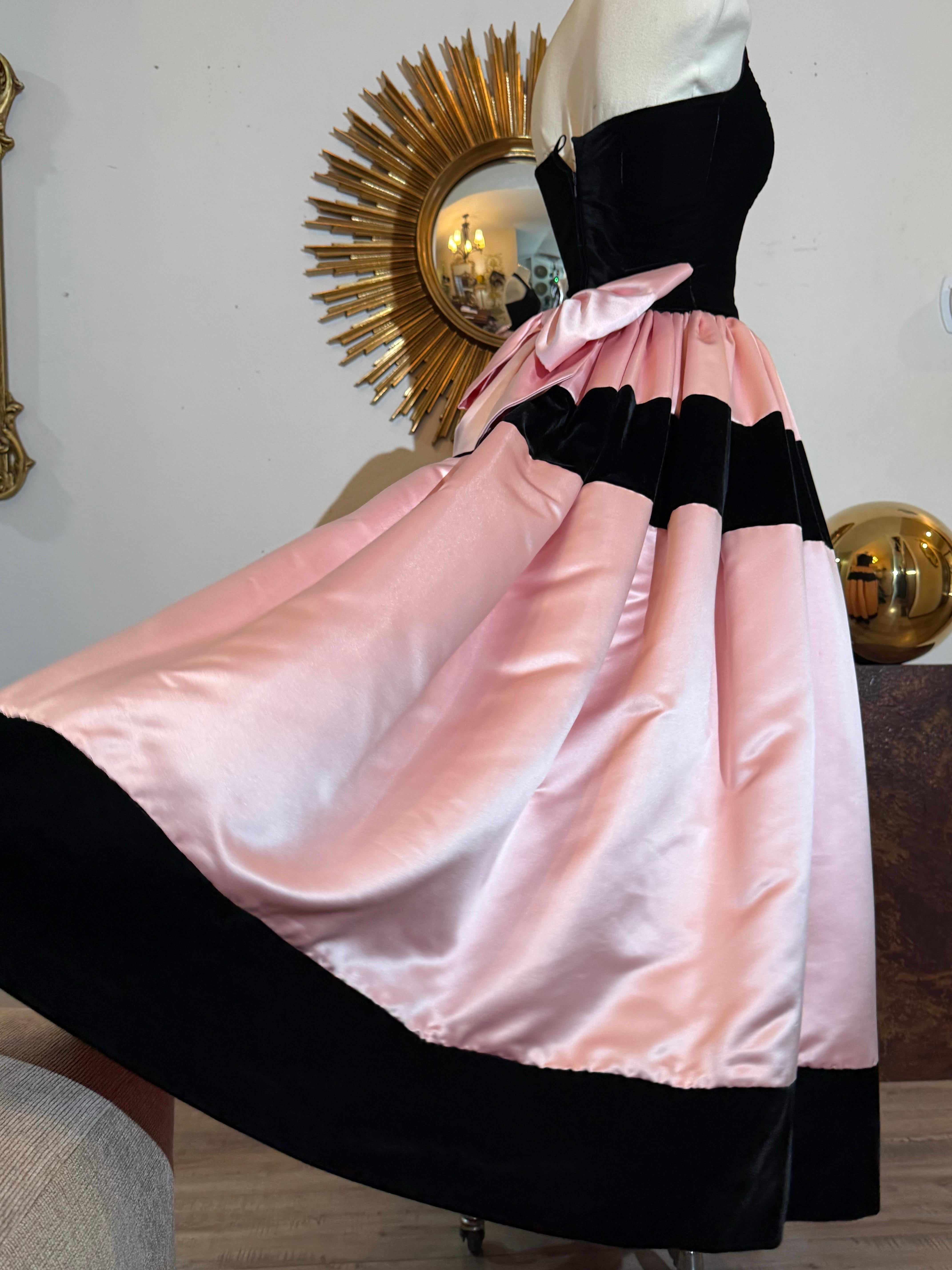 1980er Escada Couture Rosa Satin & Samt Halter Ballkleid w Orig Underskirting im Angebot 9