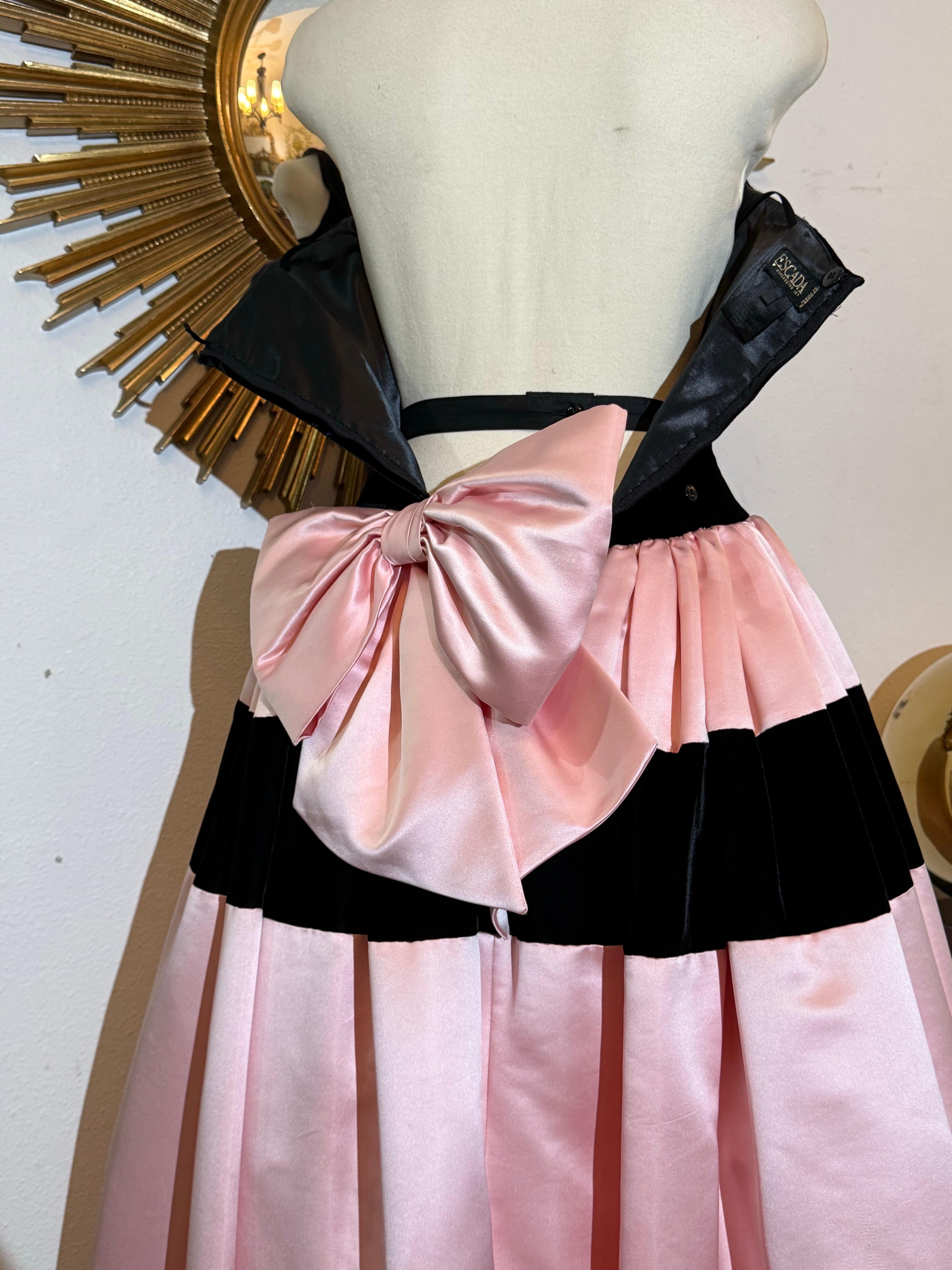 1980er Escada Couture Rosa Satin & Samt Halter Ballkleid w Orig Underskirting im Angebot 14