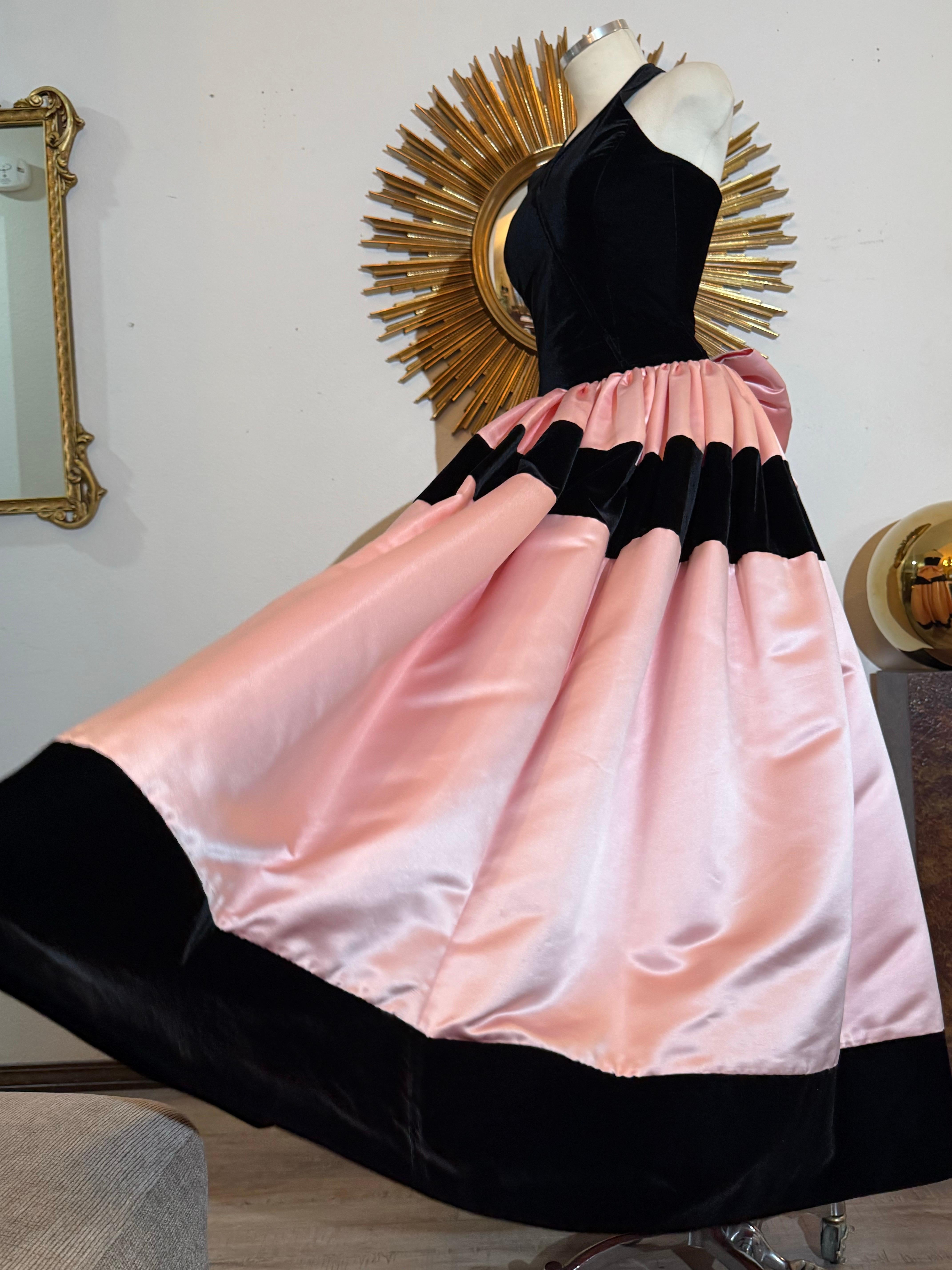 1980er Escada Couture Rosa Satin & Samt Halter Ballkleid w Orig Underskirting im Zustand „Hervorragend“ im Angebot in Gresham, OR