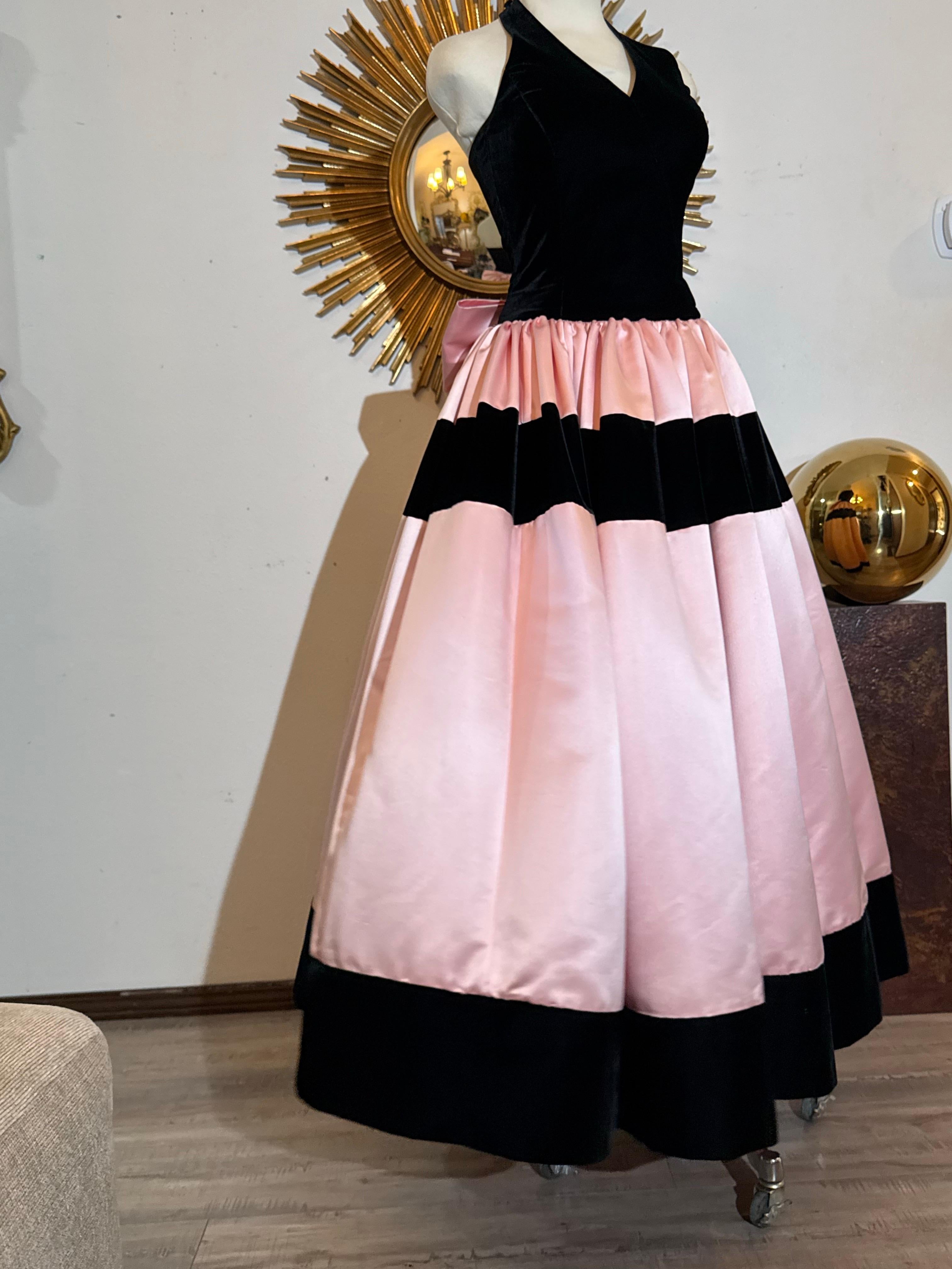 1980er Escada Couture Rosa Satin & Samt Halter Ballkleid w Orig Underskirting im Angebot 1
