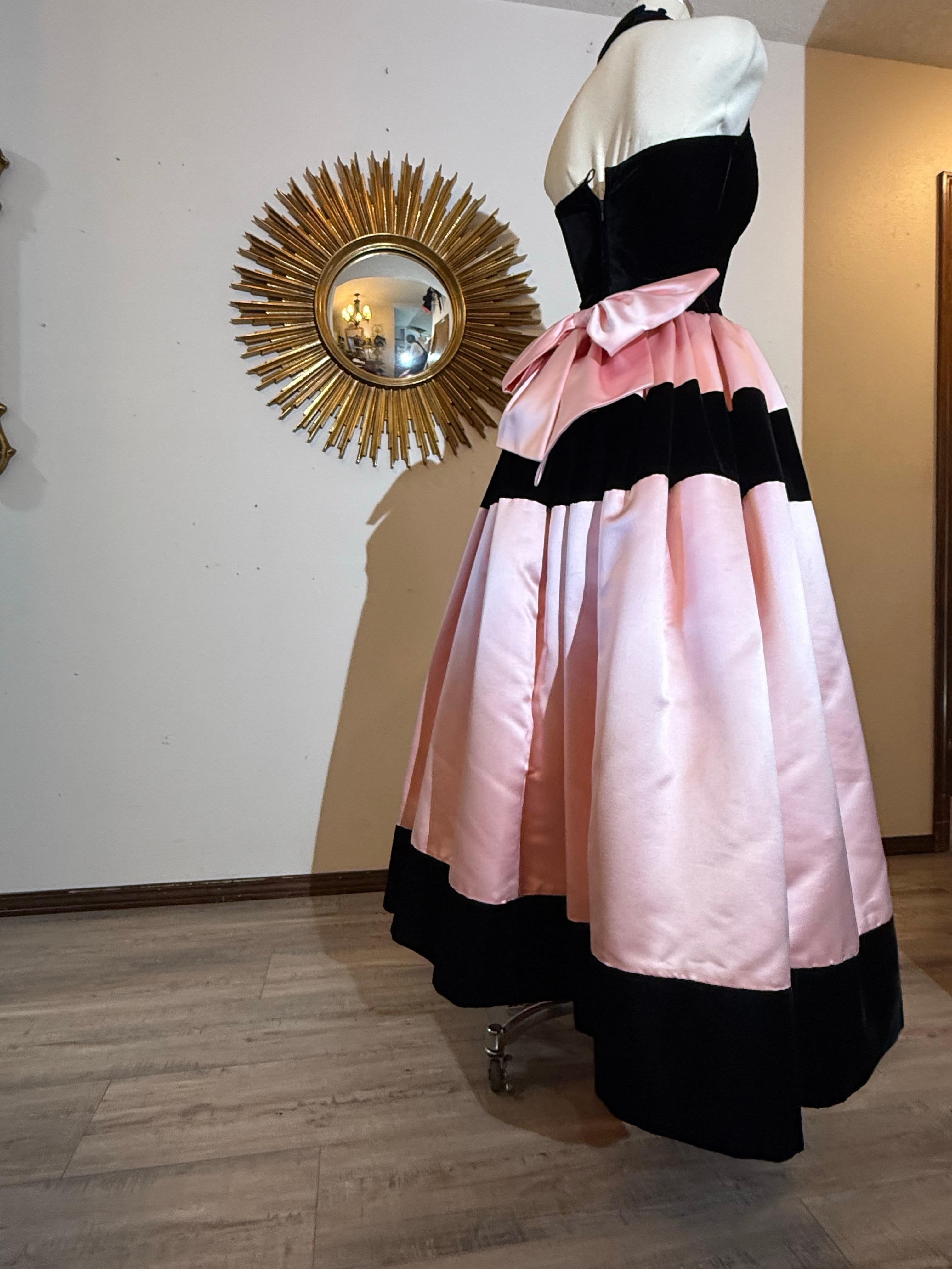 1980er Escada Couture Rosa Satin & Samt Halter Ballkleid w Orig Underskirting im Angebot 3
