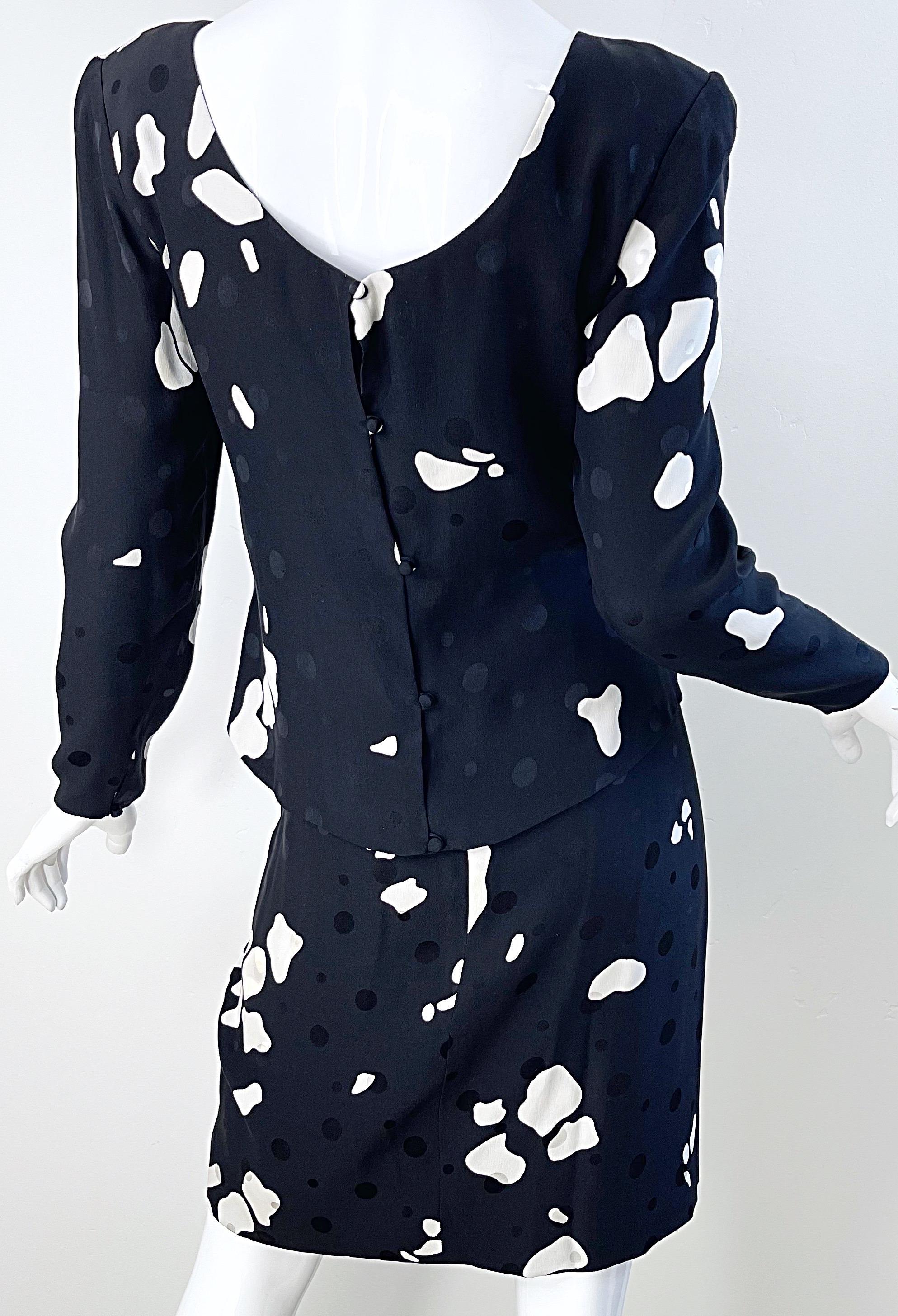 1980s Estevez Size 6 / 8 Black and White Abstract Print Vintage 80s Silk Dress For Sale 7