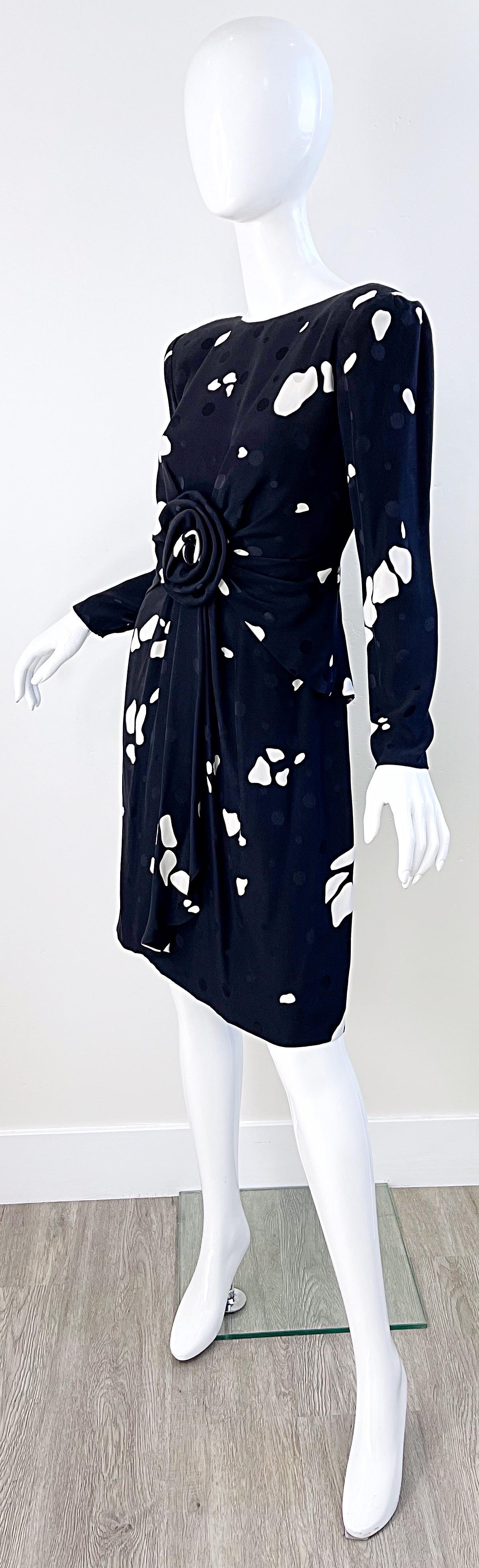 1980s Estevez Size 6 / 8 Black and White Abstract Print Vintage 80s Silk Dress For Sale 9